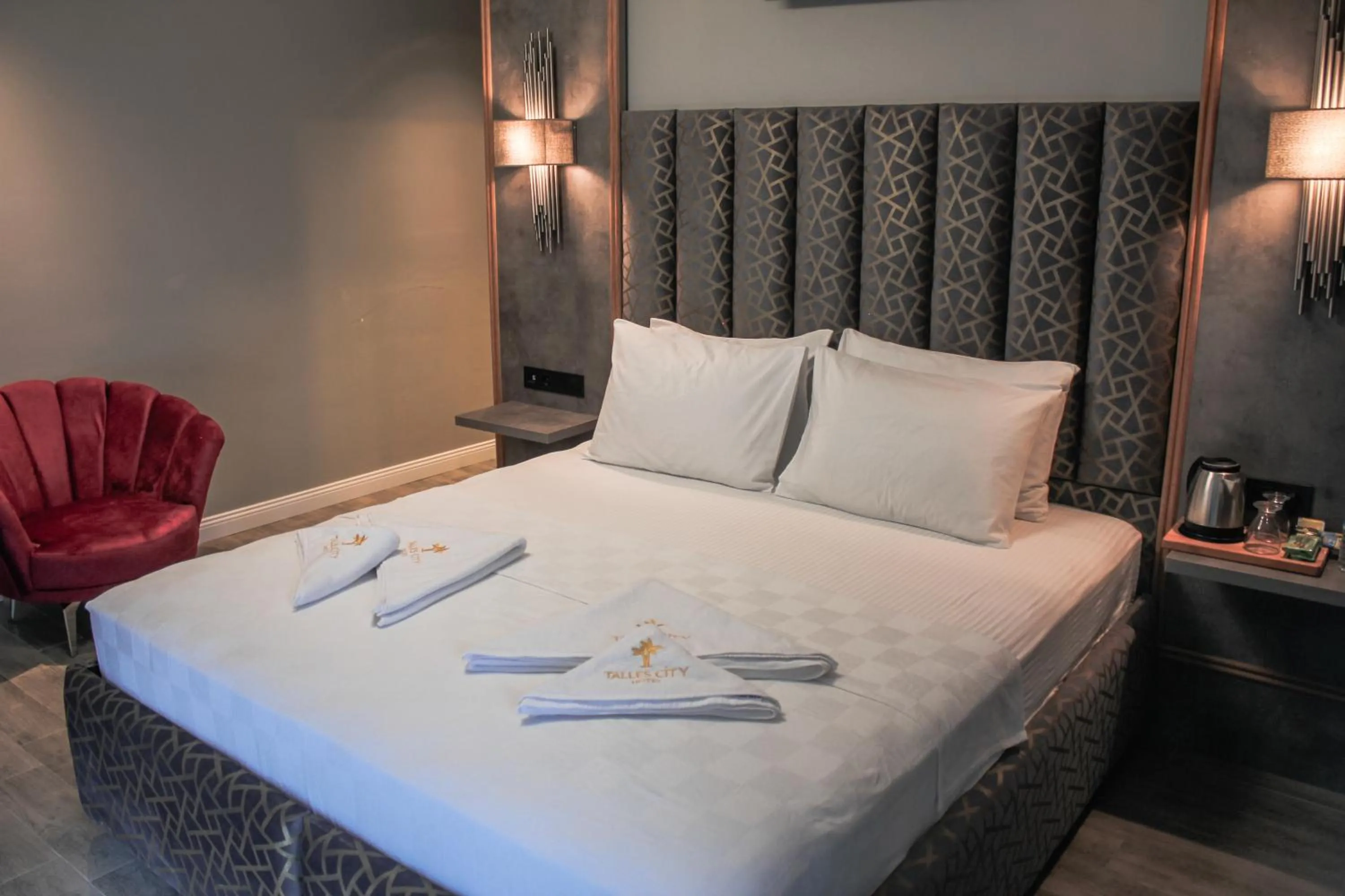 Bed in TALLES CITY HOTEL