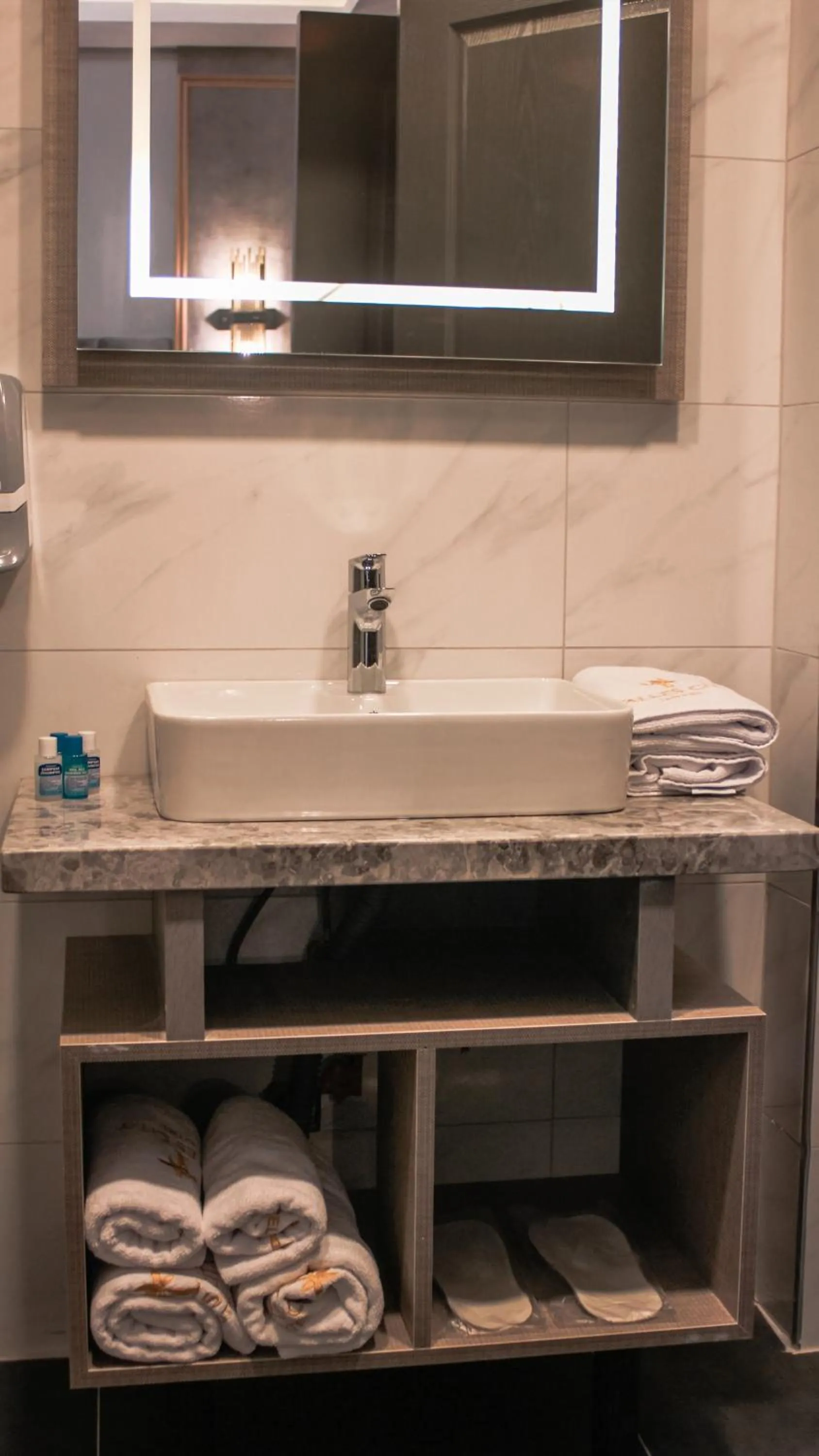 TALLES CITY HOTEL
