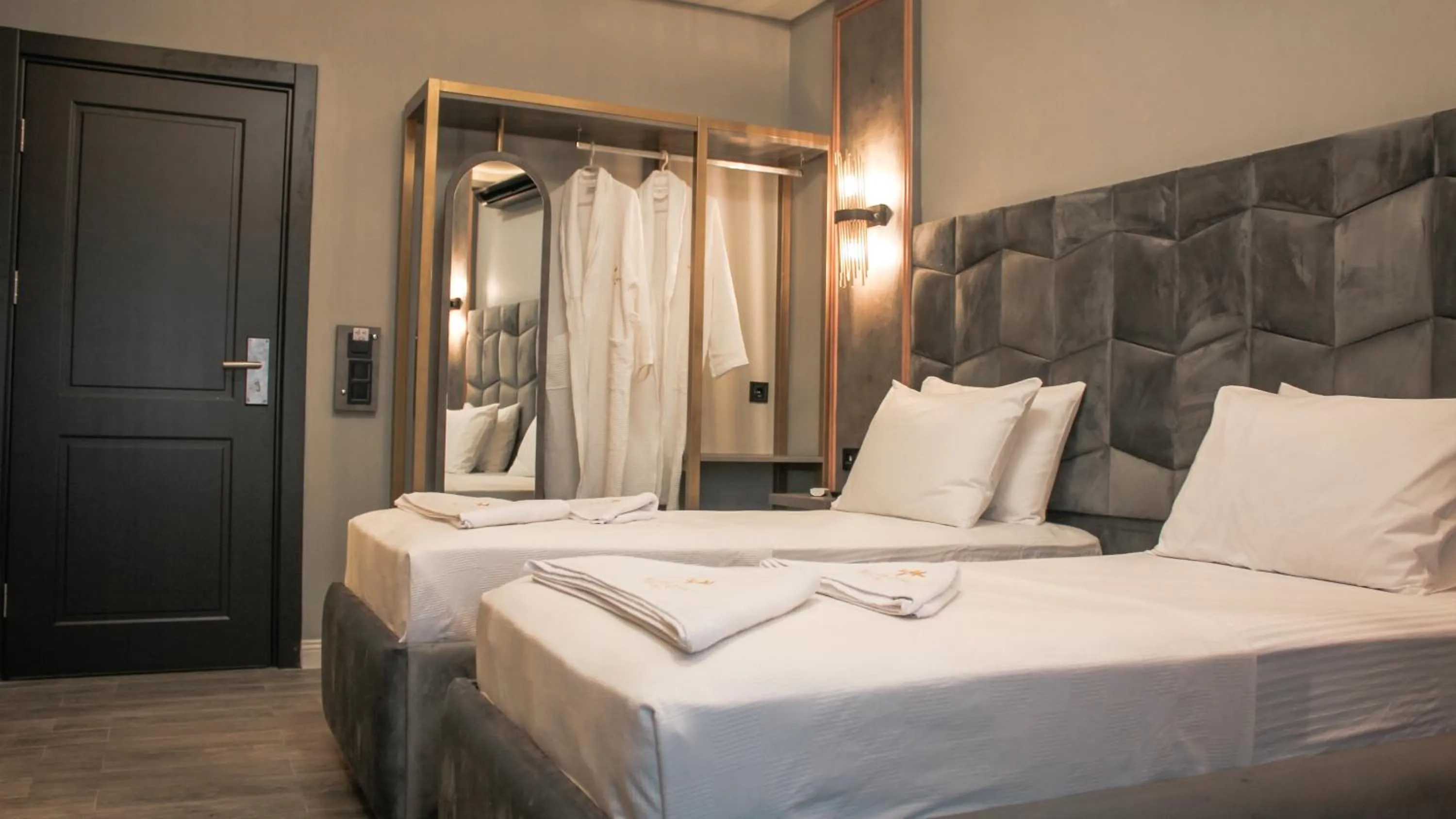 Bed in TALLES CITY HOTEL