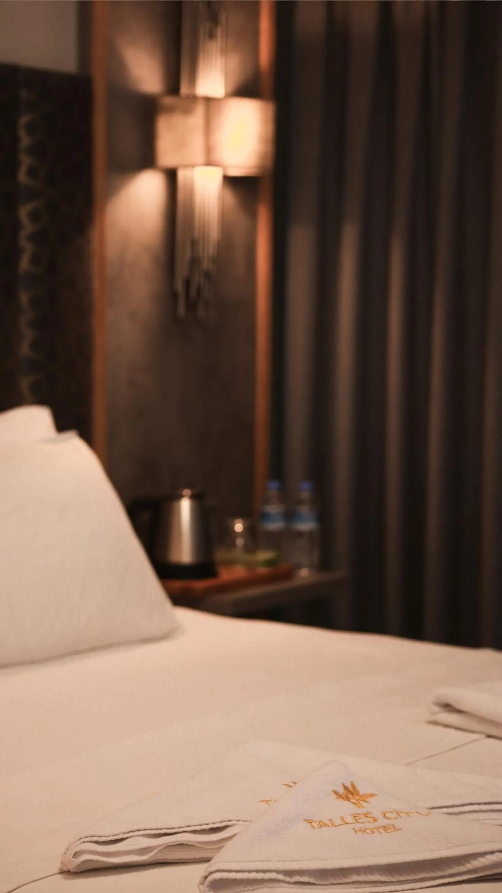 Bed in TALLES CITY HOTEL