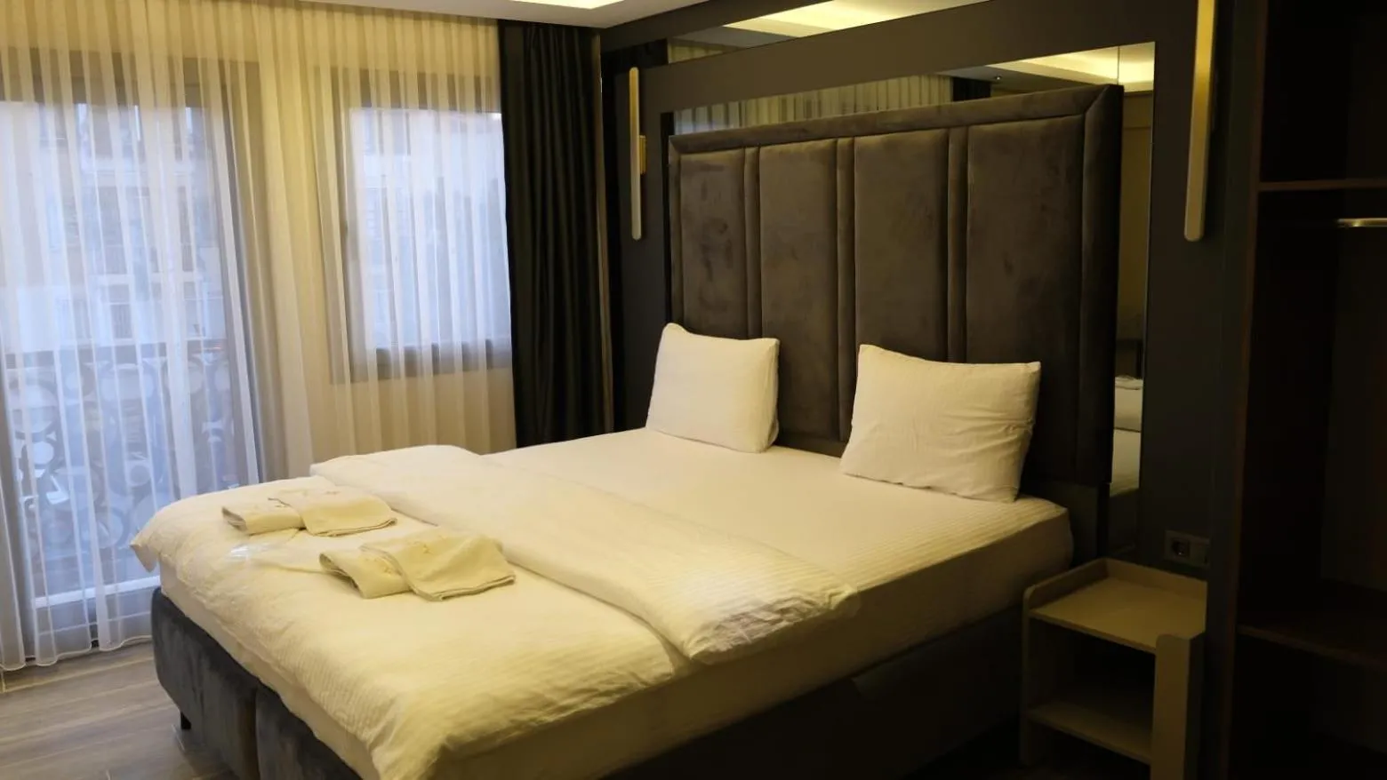 Bed in TALLES CITY HOTEL