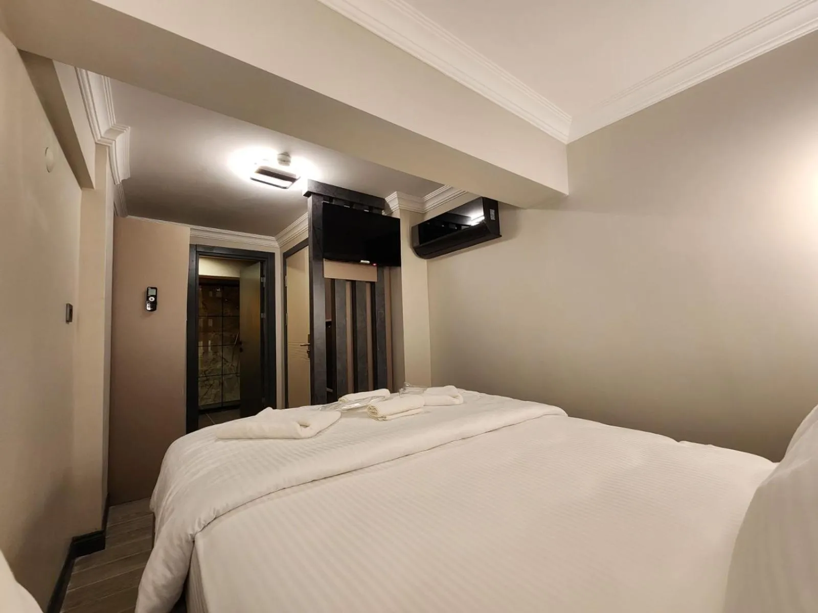 Bed in TALLES CITY HOTEL