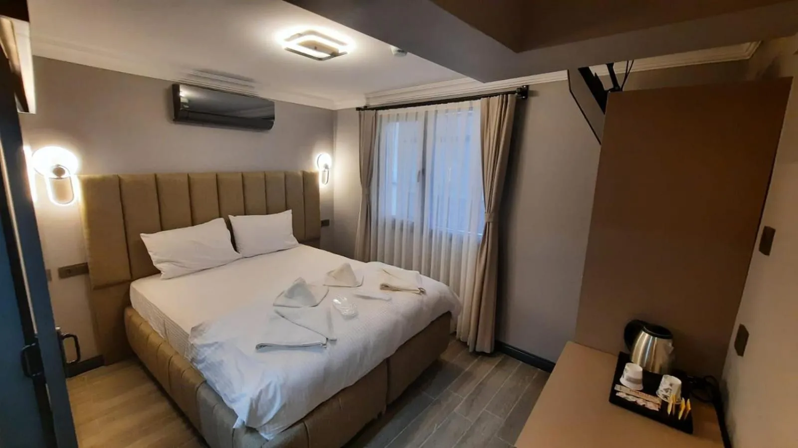 Bed in TALLES CITY HOTEL