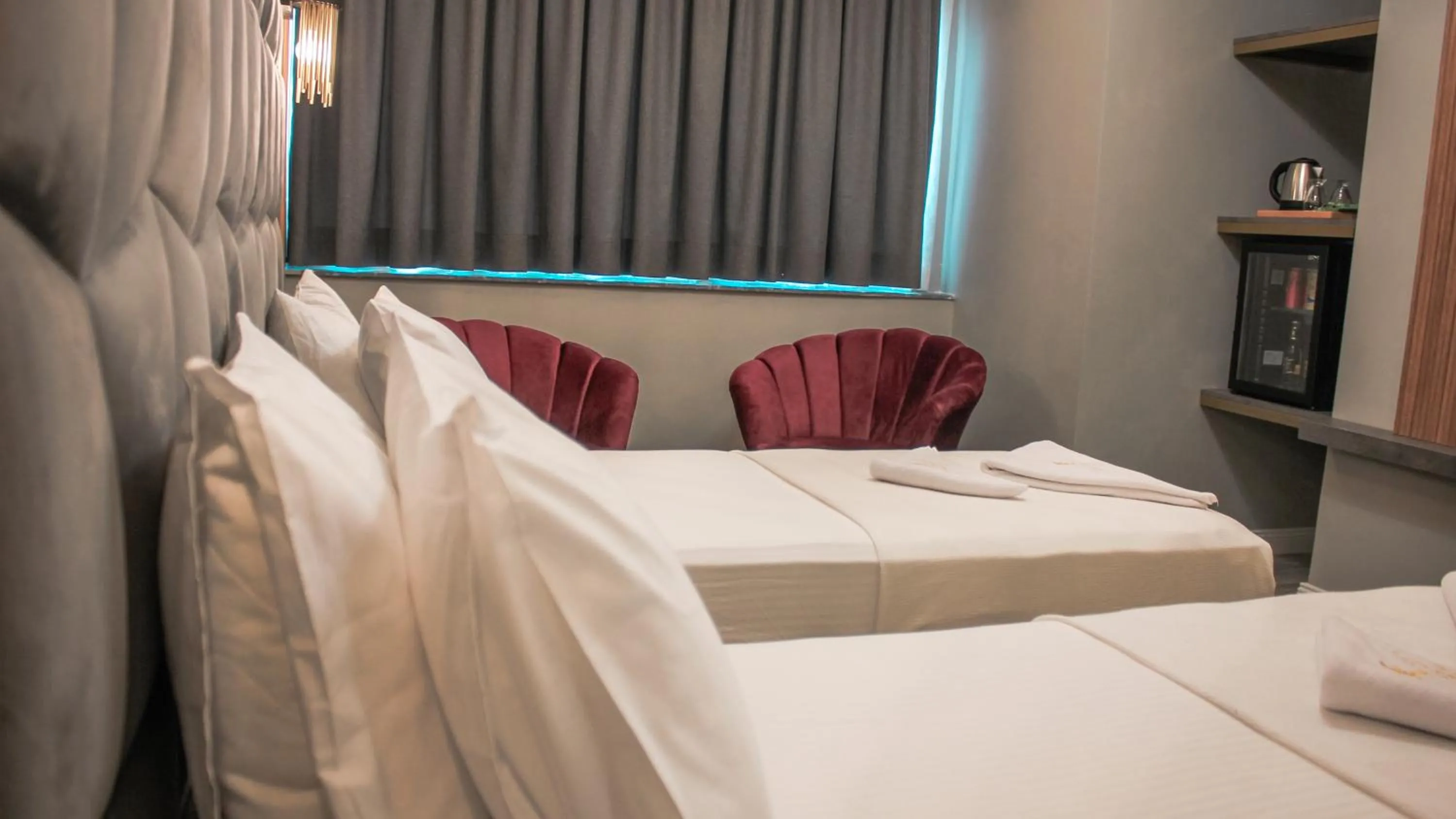 Bed in TALLES CITY HOTEL