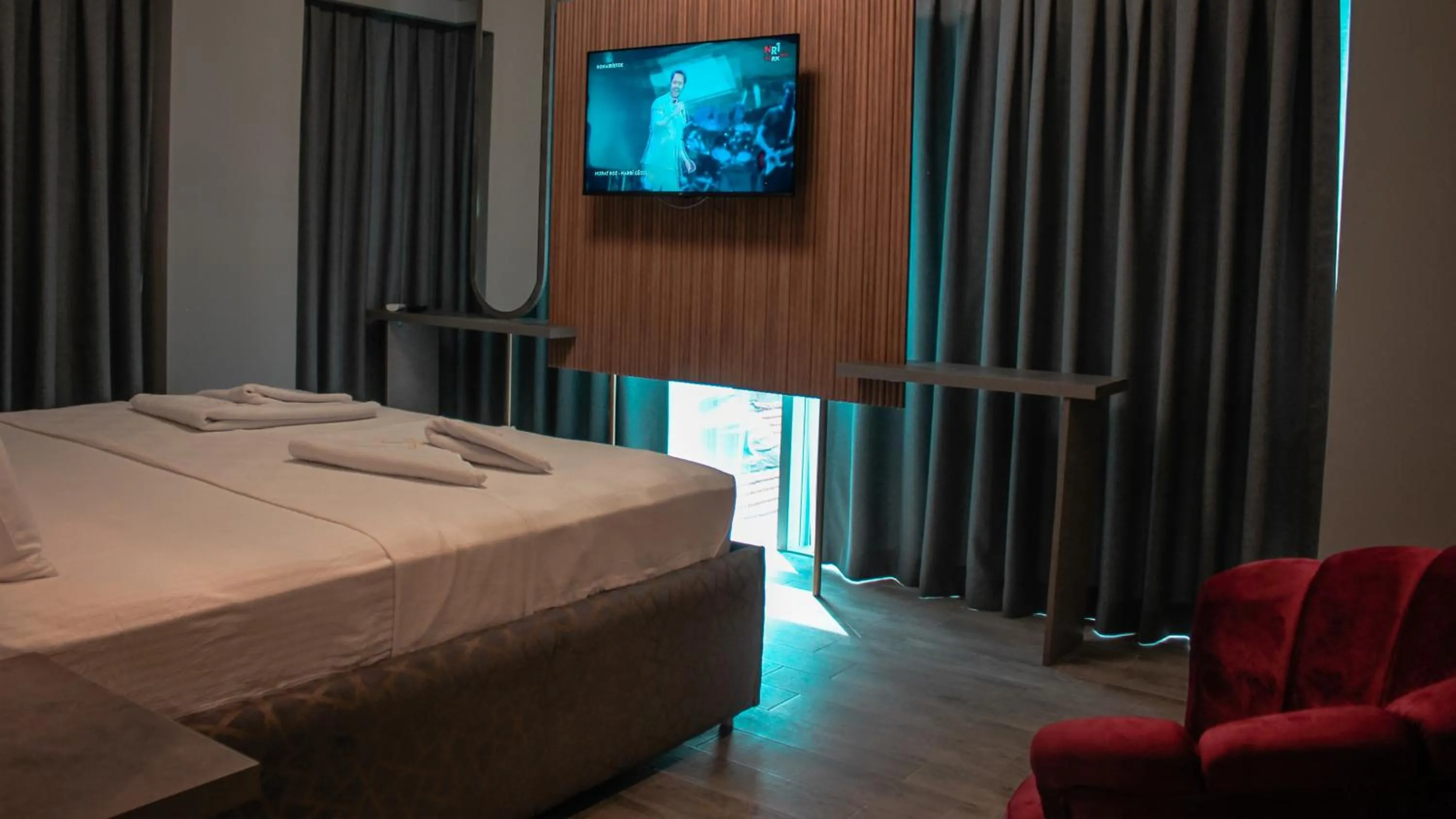 Bed in TALLES CITY HOTEL