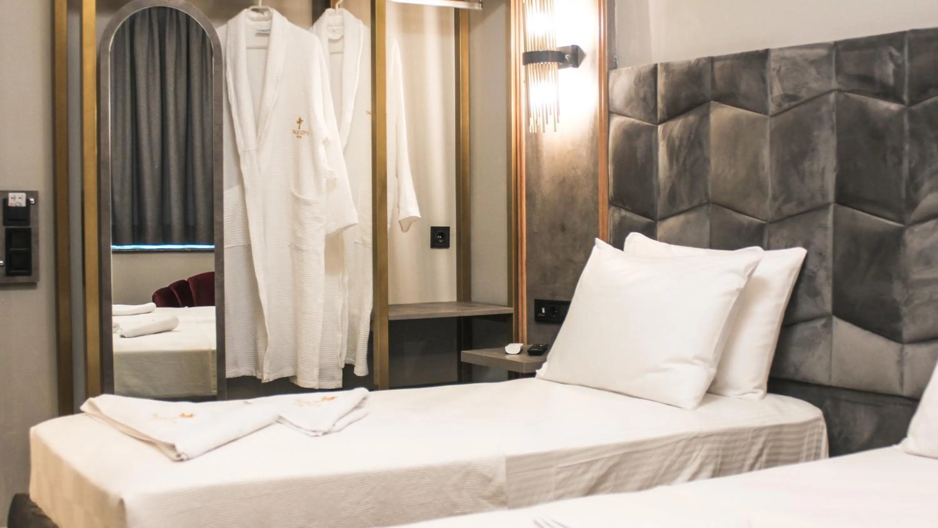 Bed in TALLES CITY HOTEL