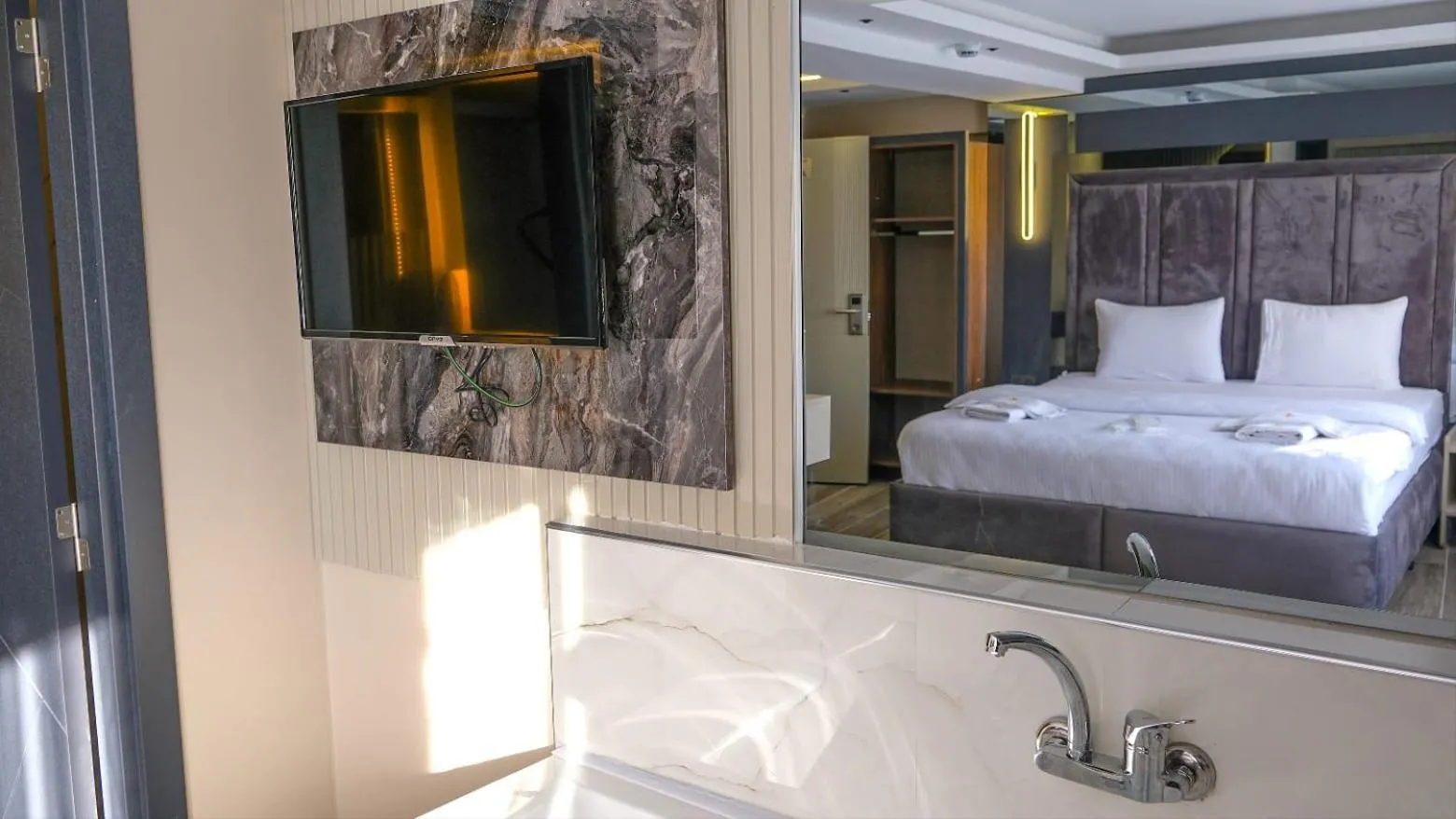 Bed in TALLES CITY HOTEL