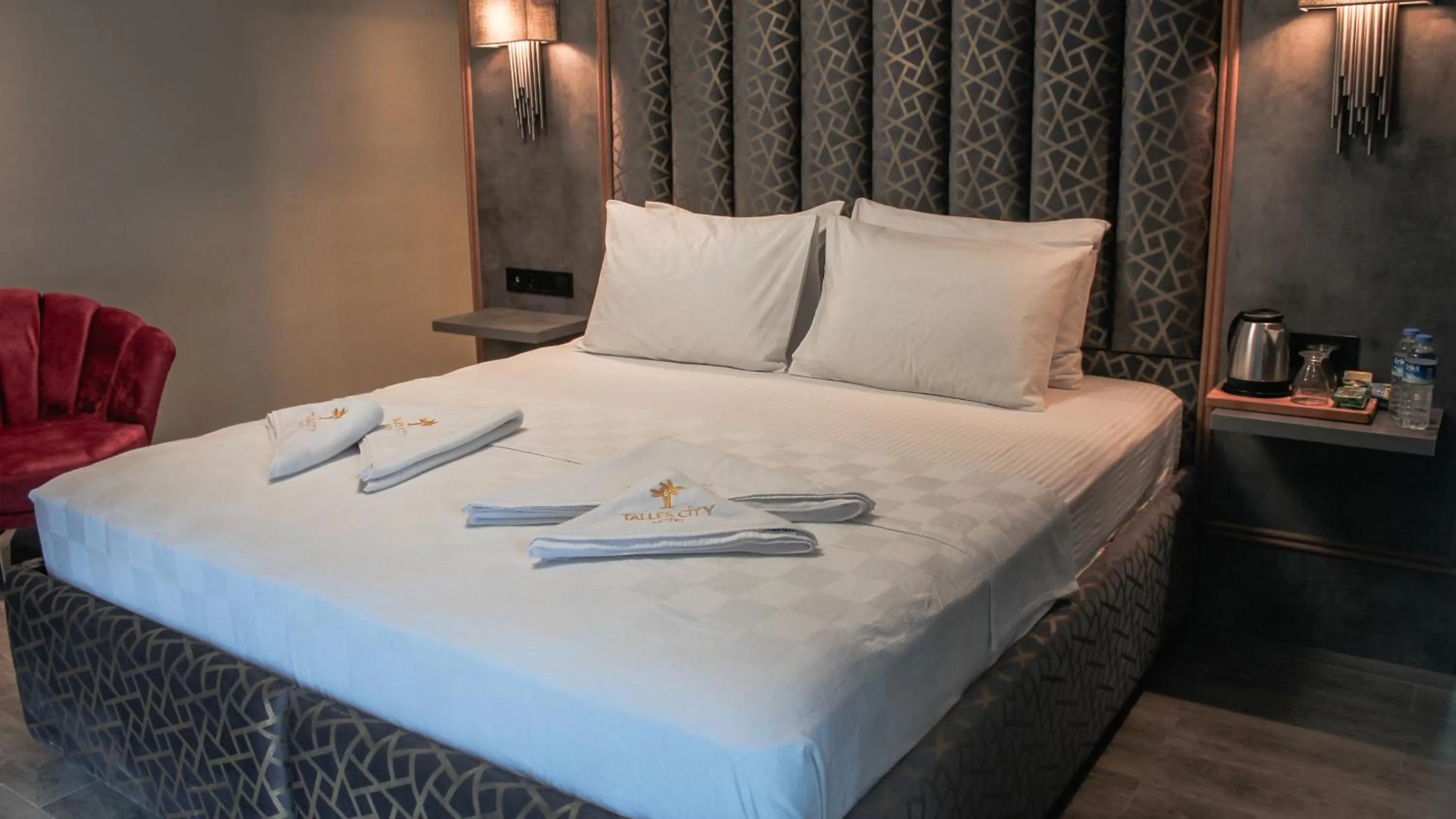 Bed in TALLES CITY HOTEL