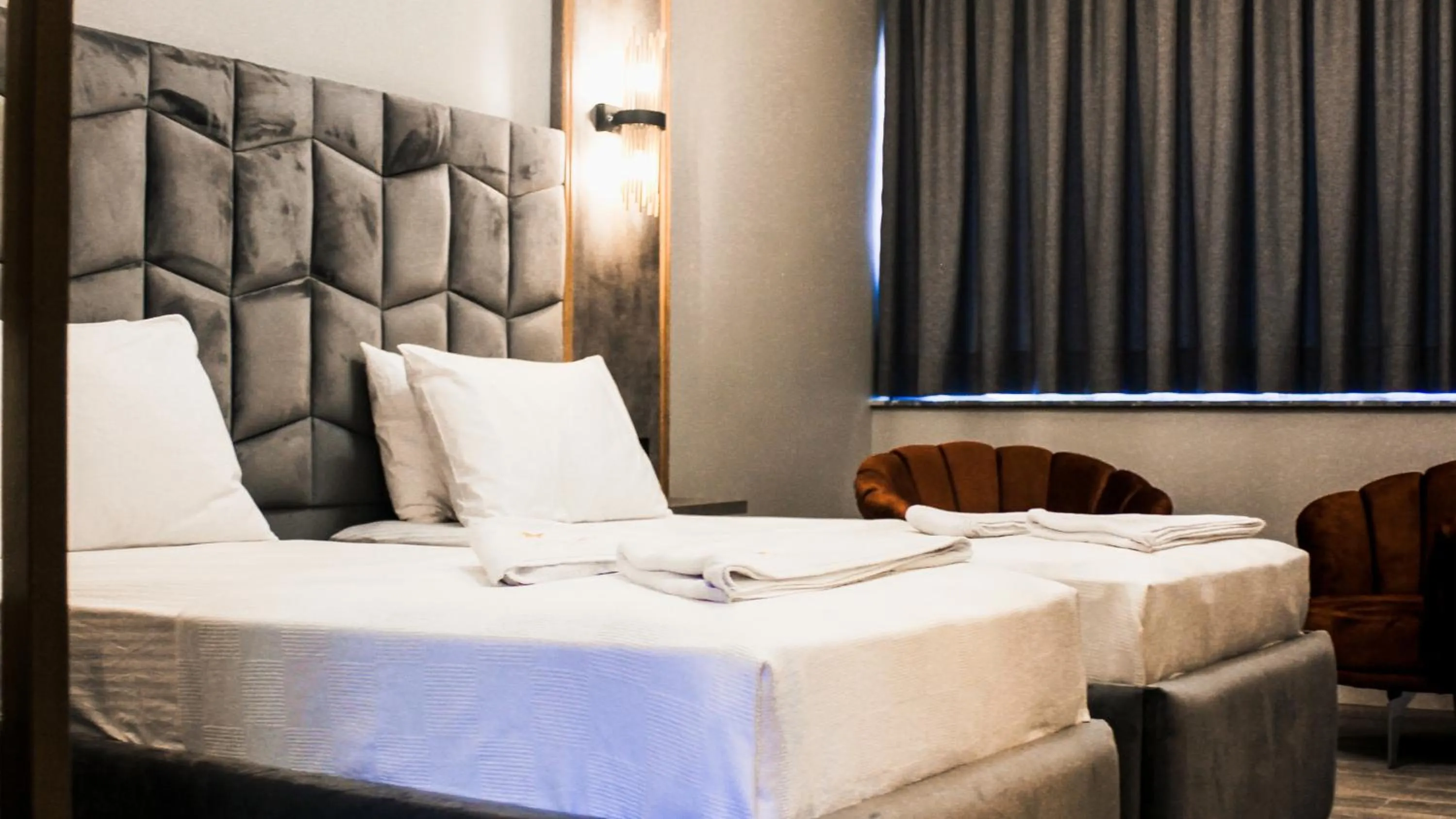 Bed in TALLES CITY HOTEL