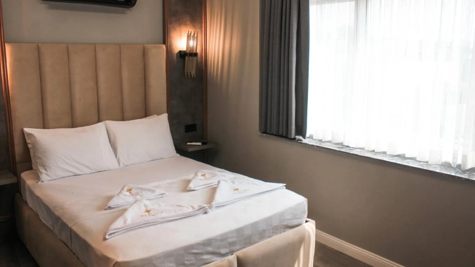 Bed in TALLES CITY HOTEL