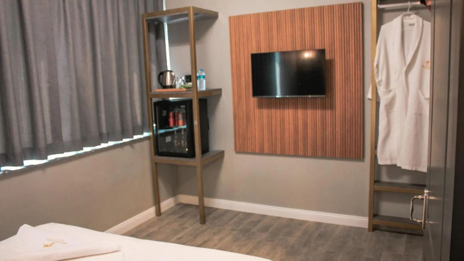 Bed in TALLES CITY HOTEL