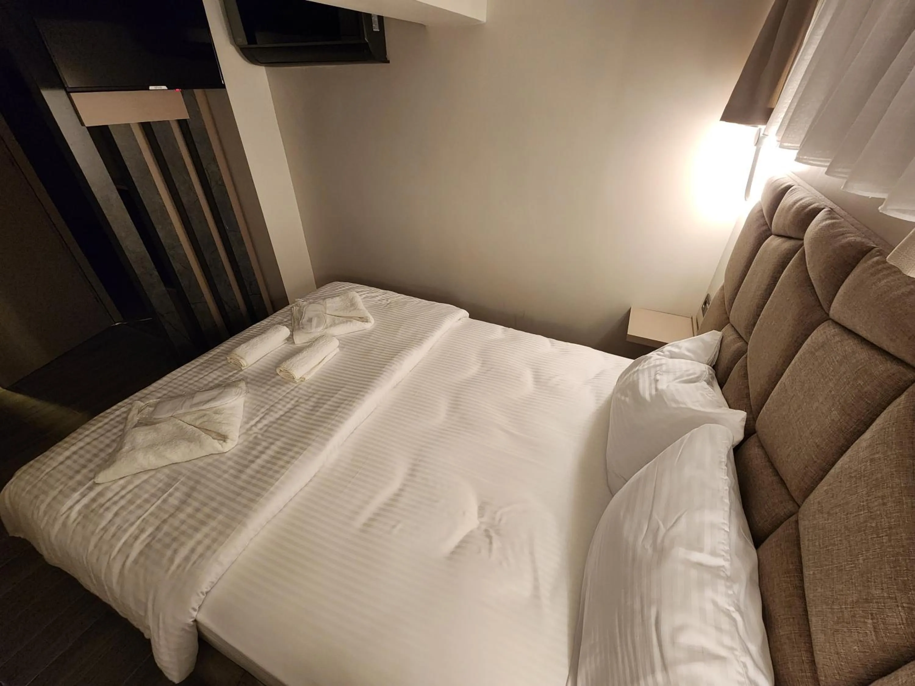 Bed in TALLES CITY HOTEL