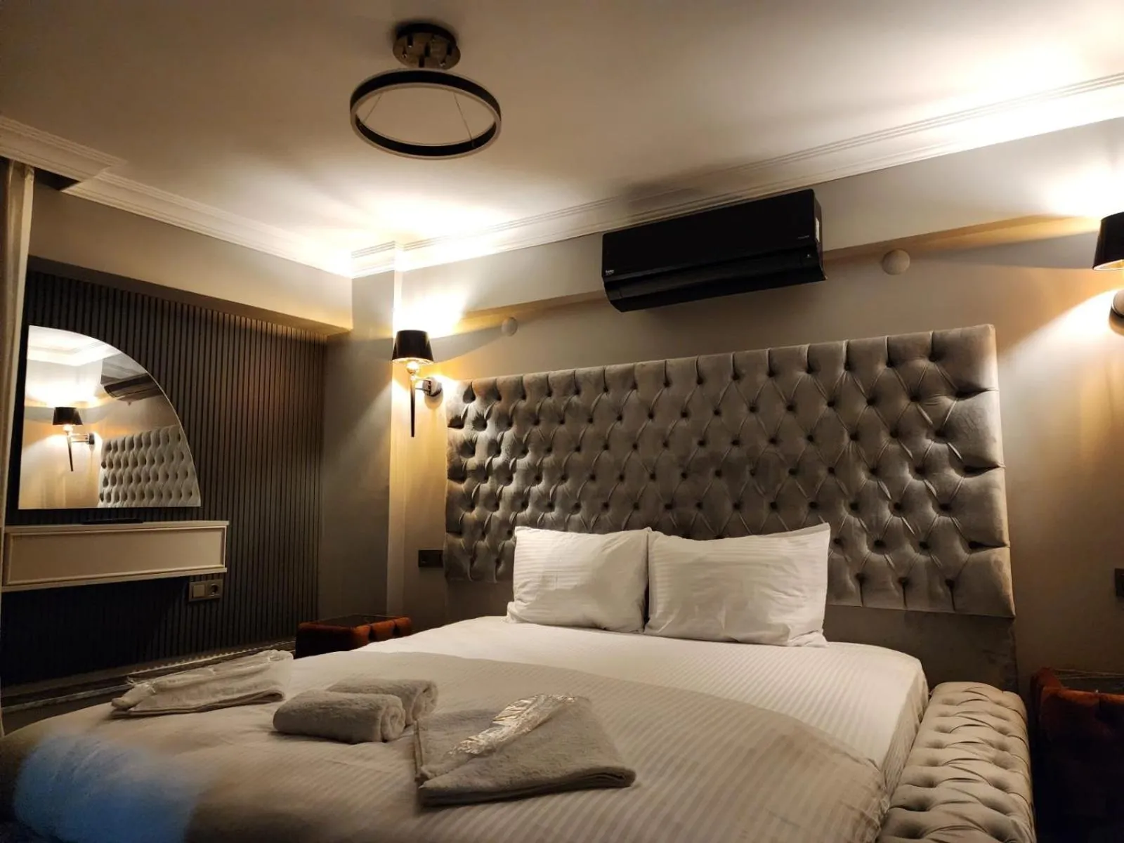Bed in TALLES CITY HOTEL