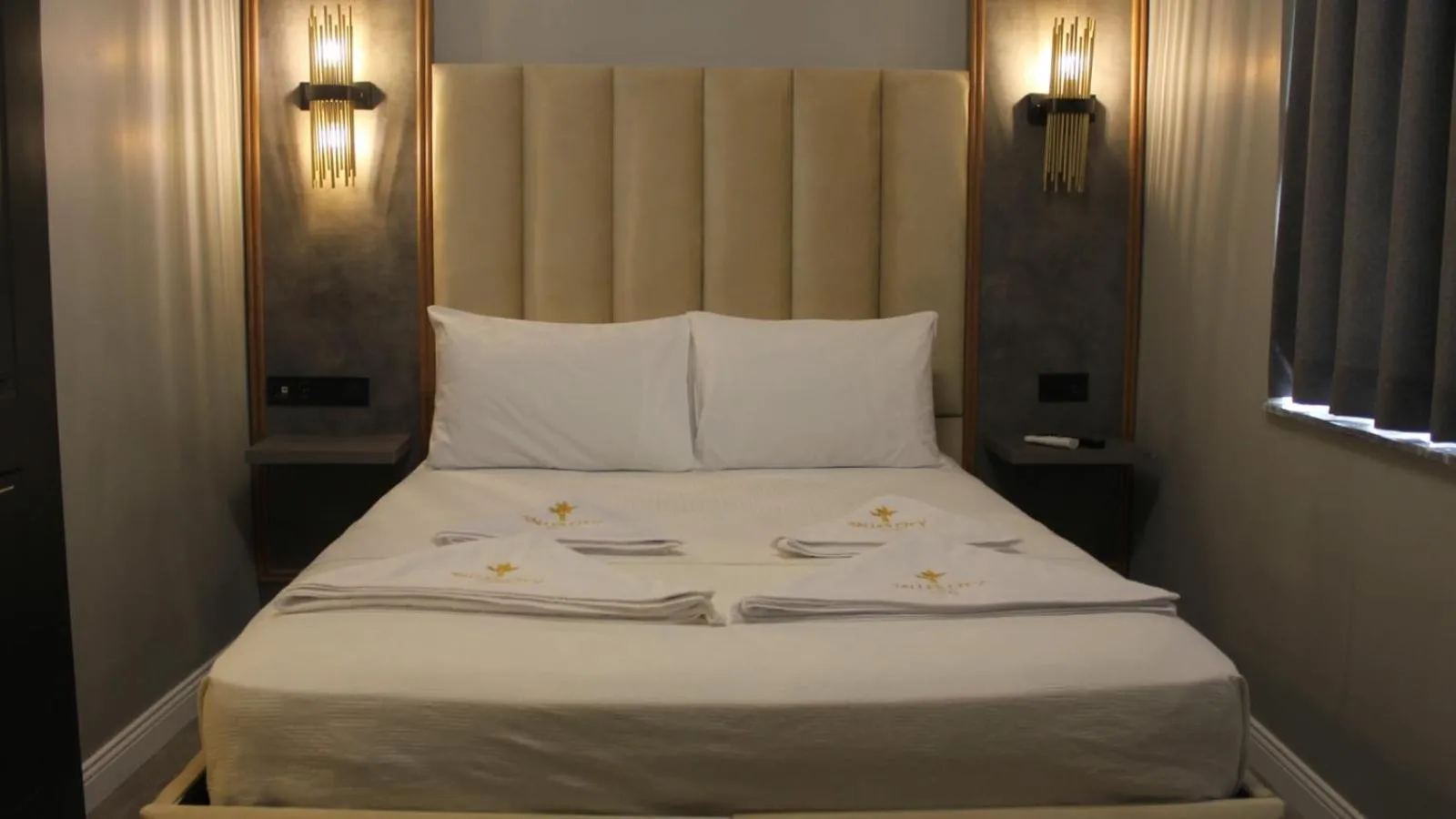 Bed in TALLES CITY HOTEL