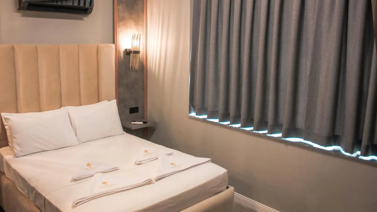 Bed in TALLES CITY HOTEL