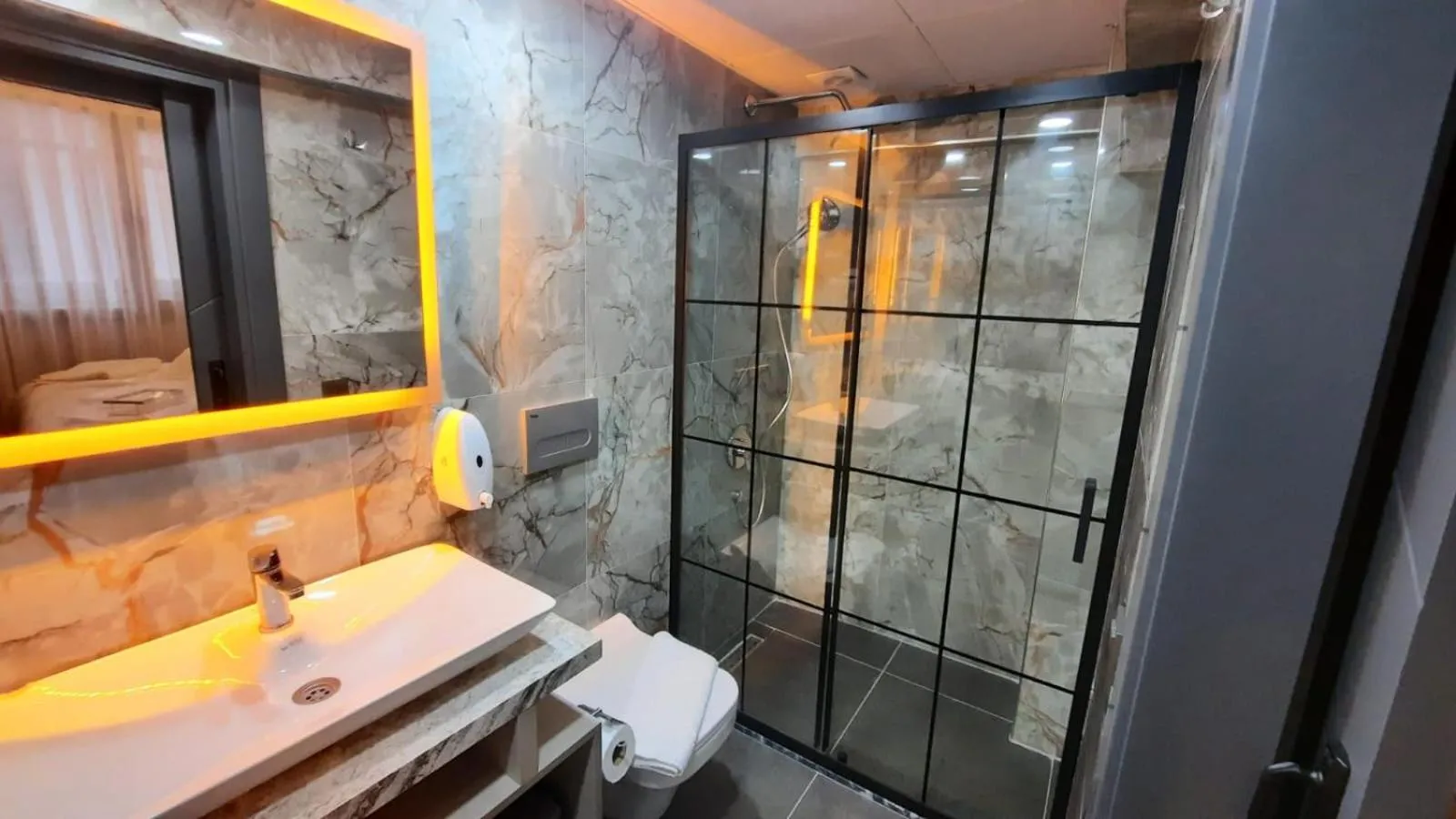 TALLES CITY HOTEL