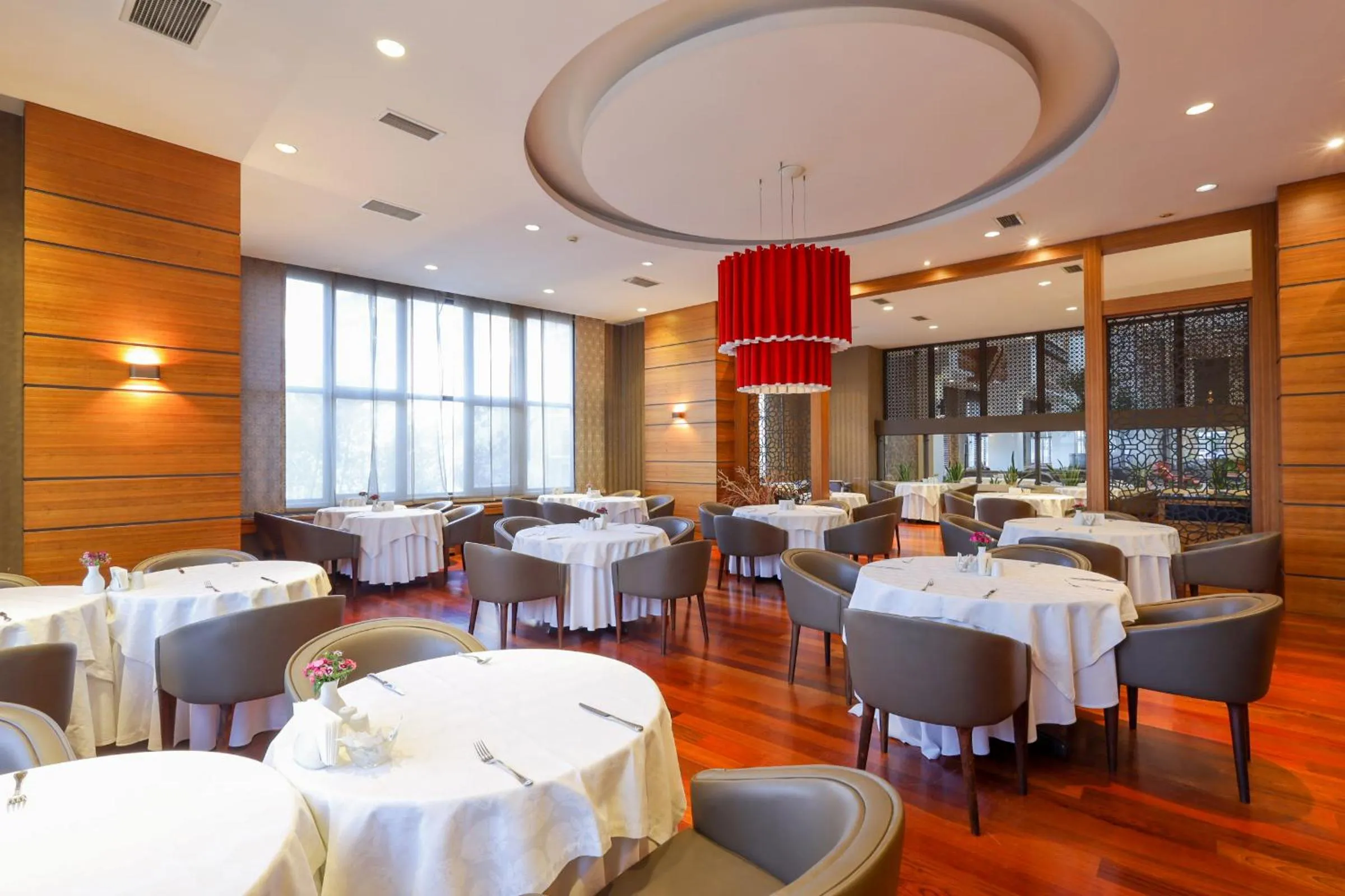 Restaurant/places to eat in Tugcan Hotel