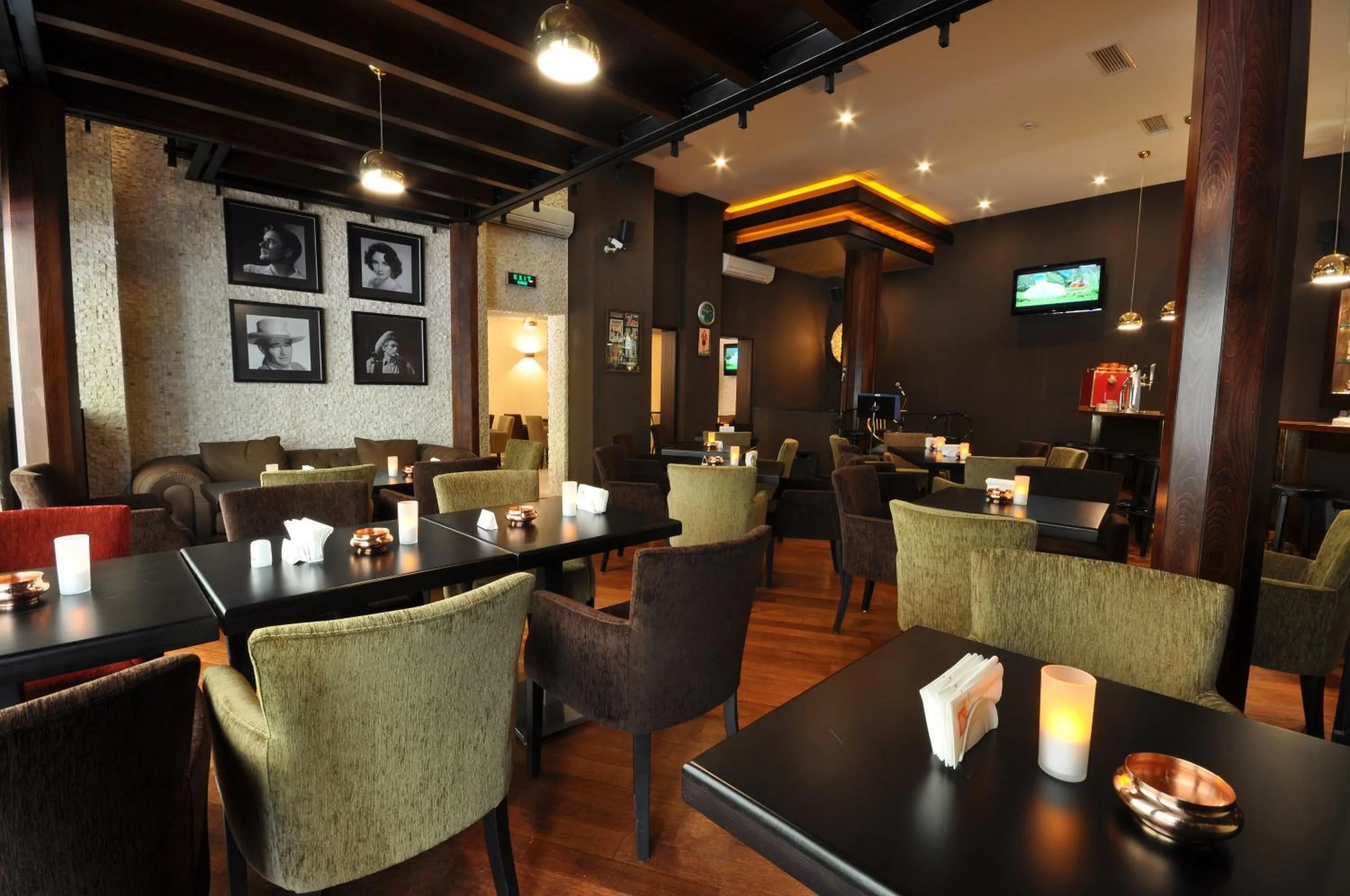 Restaurant/places to eat in Tugcan Hotel