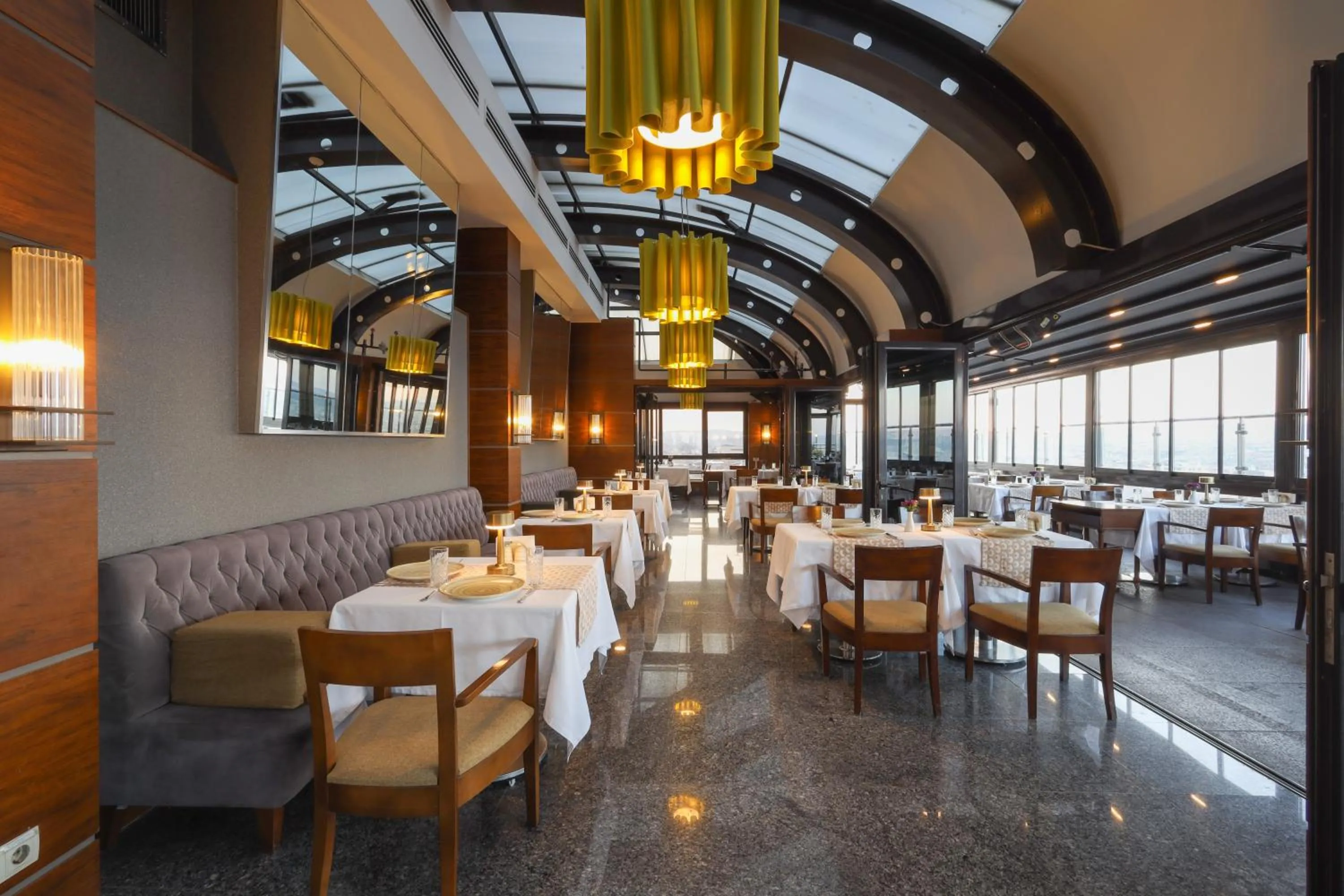 Restaurant/places to eat in Tugcan Hotel