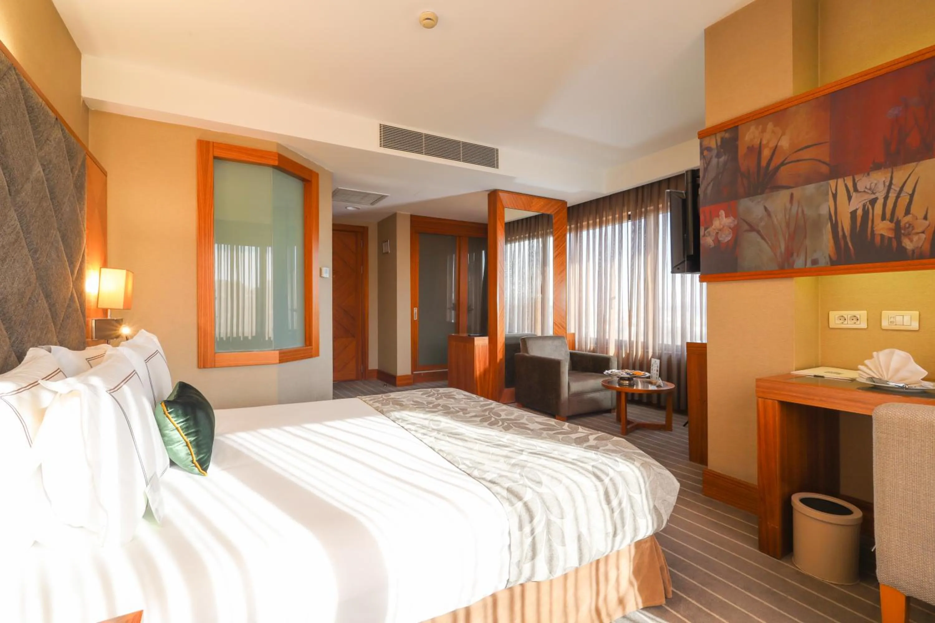 Photo of the whole room, Bed in Tugcan Hotel