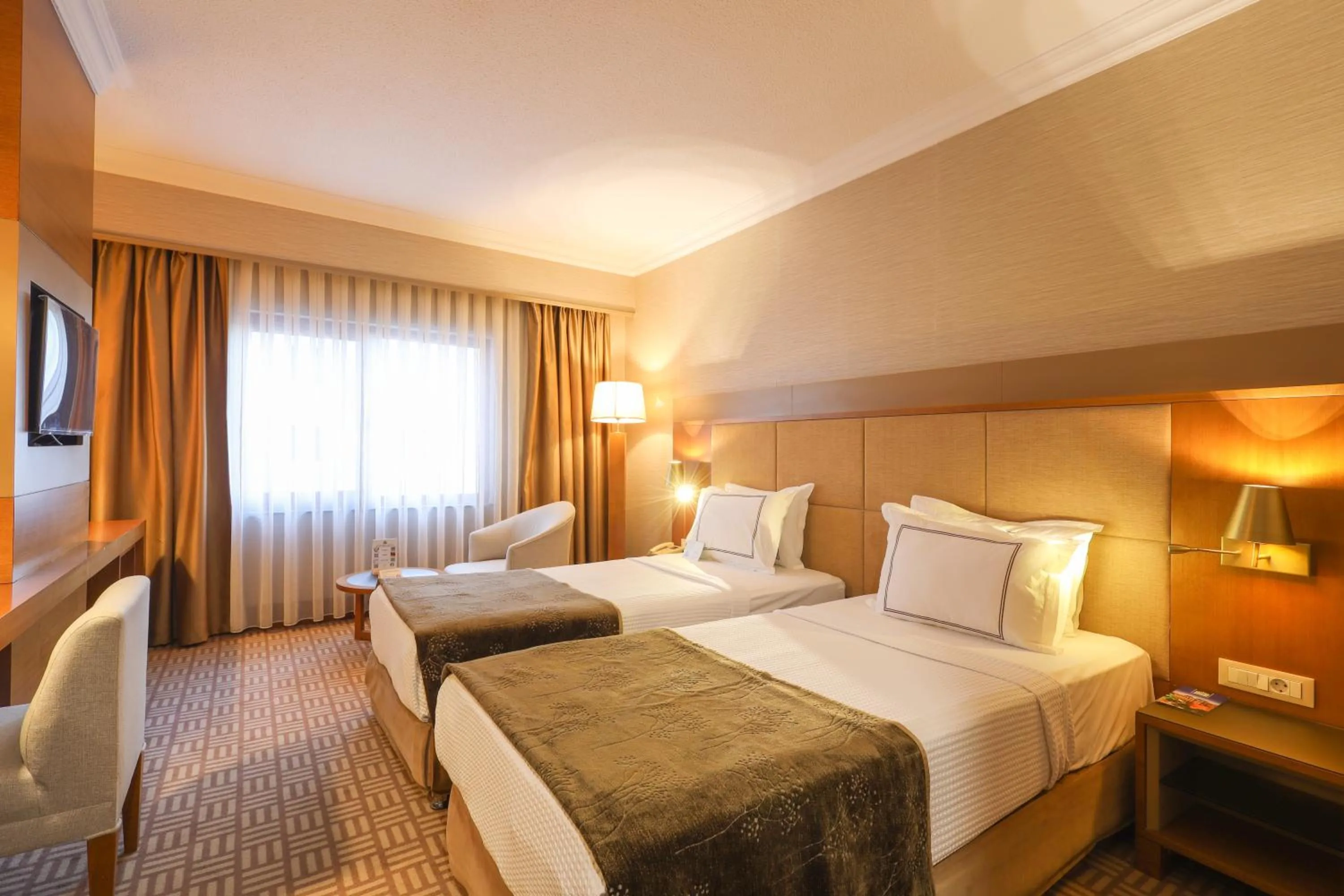 Photo of the whole room, Bed in Tugcan Hotel