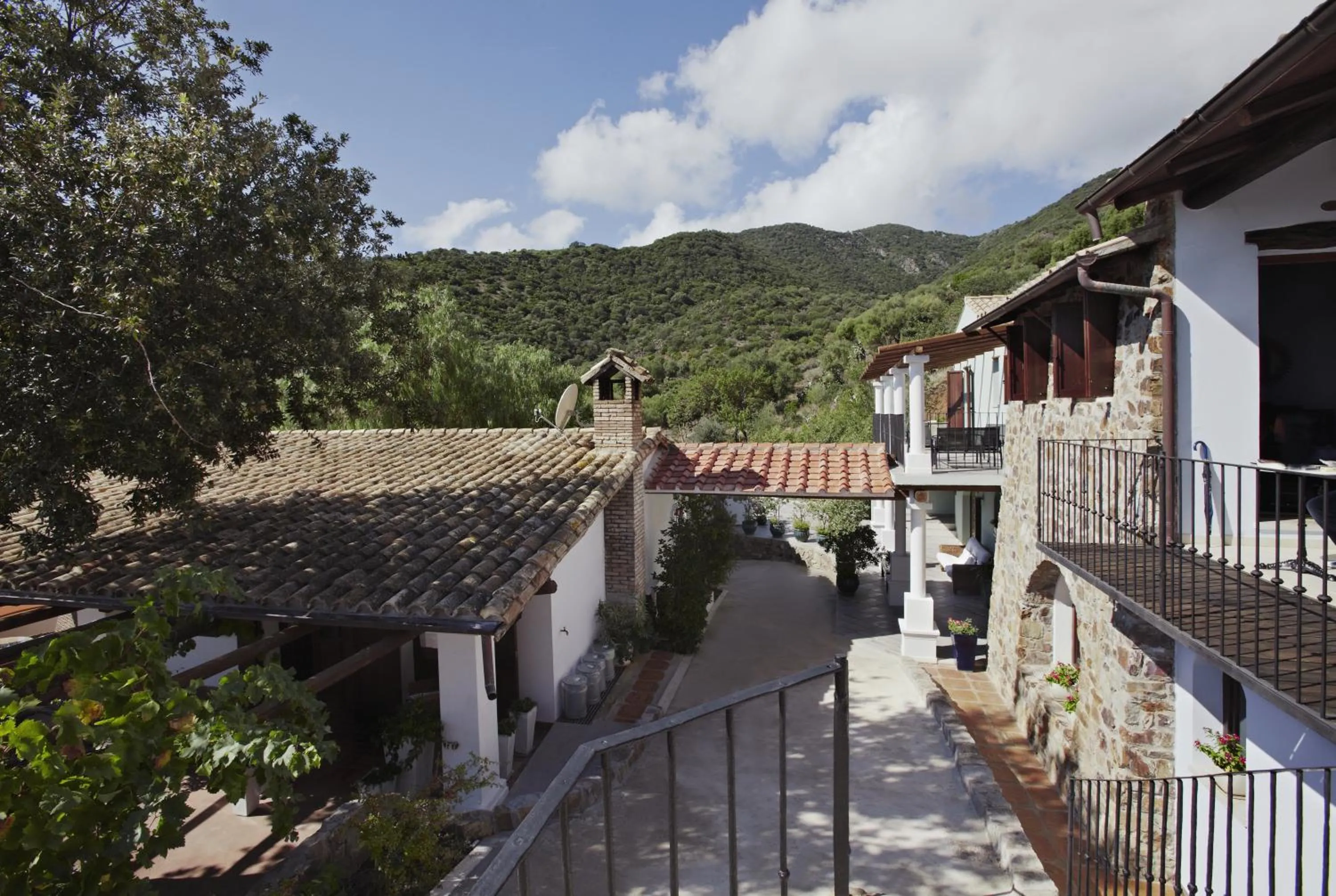 Property building in Hotel Rio Molas