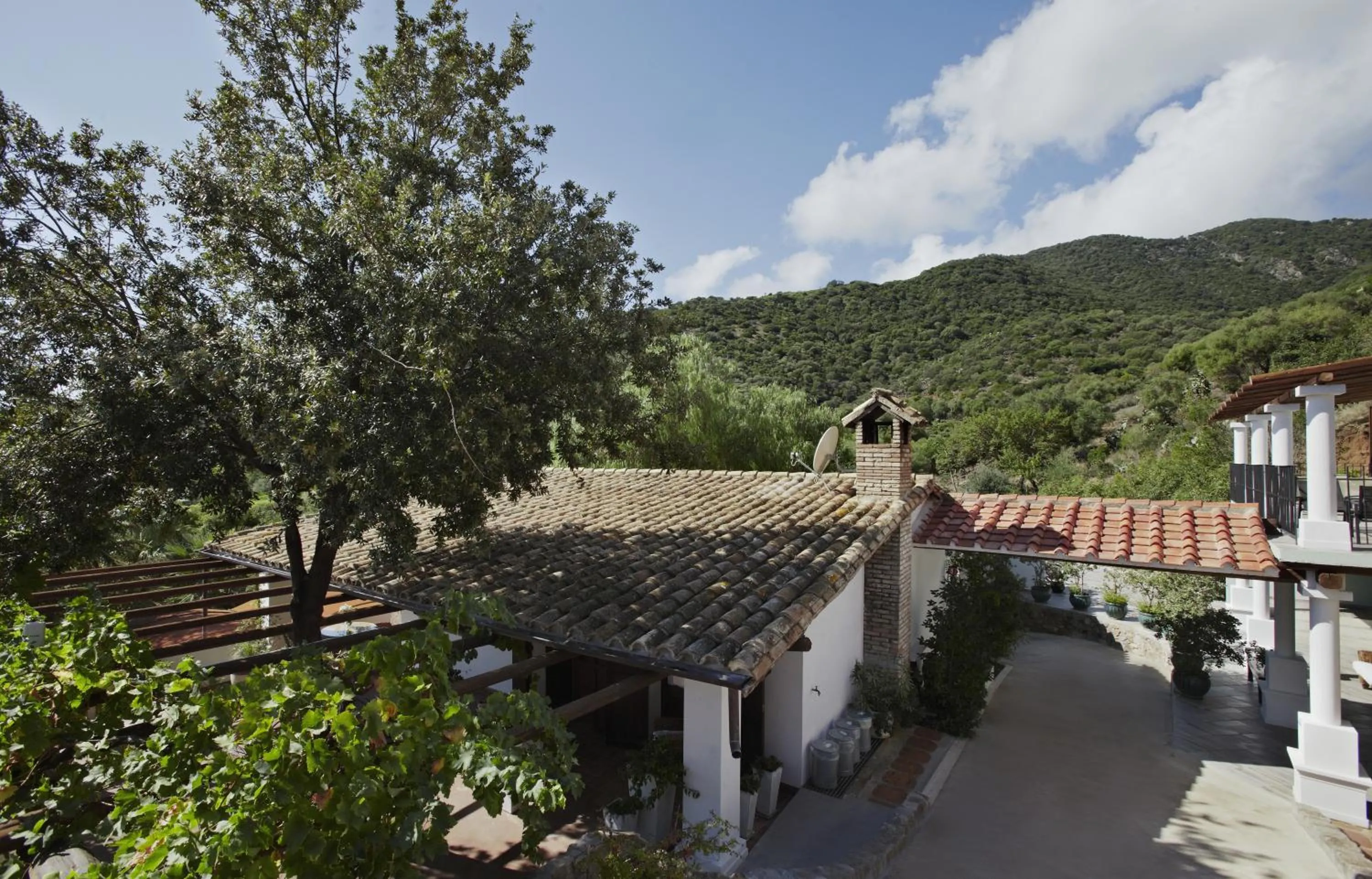 Property building in Hotel Rio Molas