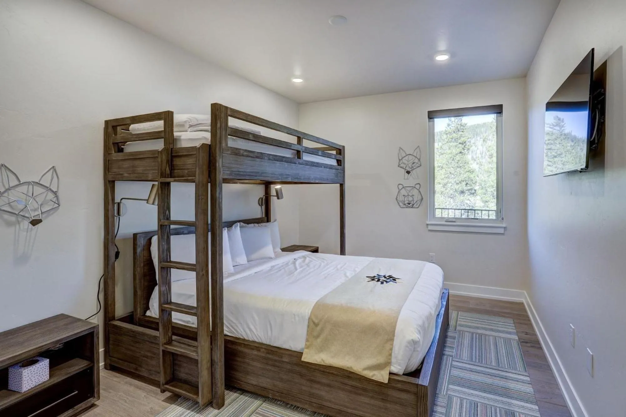 Photo of the whole room, Bed in Clearwater Lofts by Keystone Resort