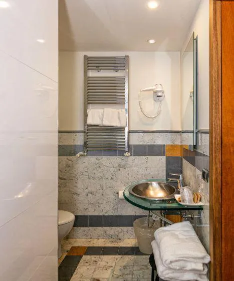 Shower in Hotel Bracciotti