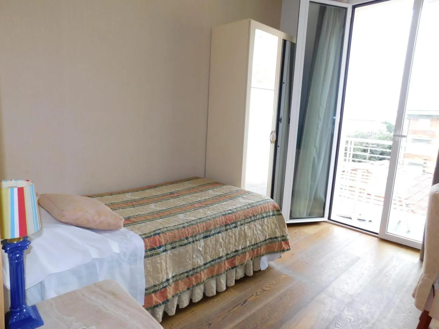 Shower, Bed in Hotel Bracciotti