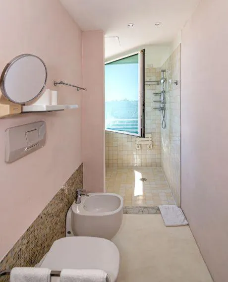 Shower in Hotel Bracciotti