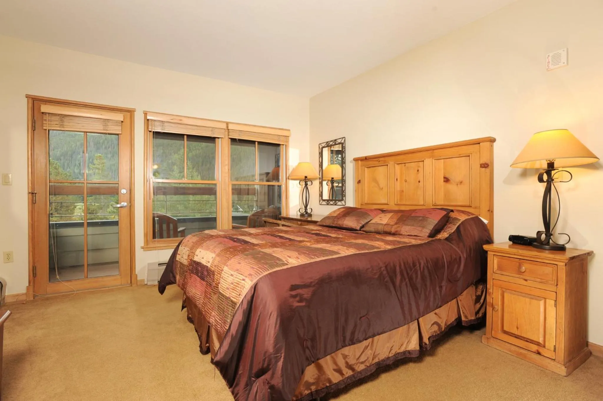 Bedroom, Bed in Jackpine & Black Bear Condos by Vail Resorts