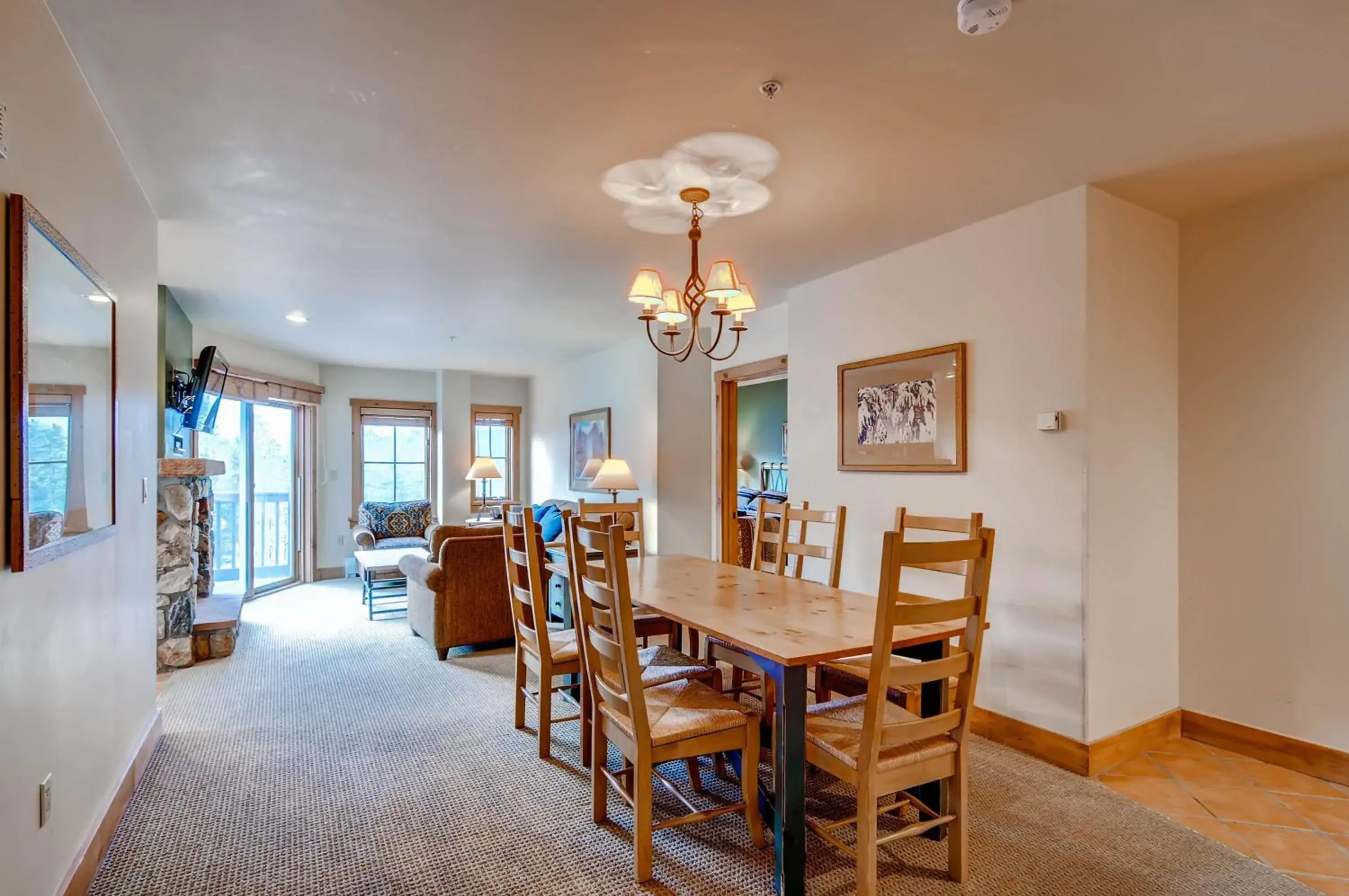 Dining area in Expedition Station Condos by Vail Resorts Dining area in Expedition Station Condos by Vail Resorts
