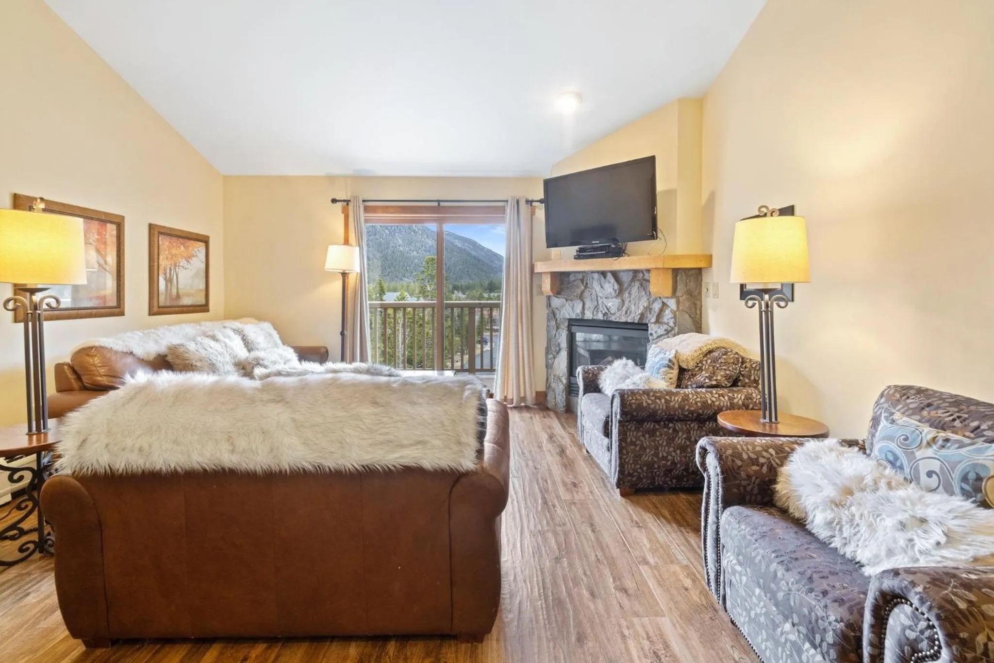 Living room, Bed in Red Hawk, A Vail Resorts Property