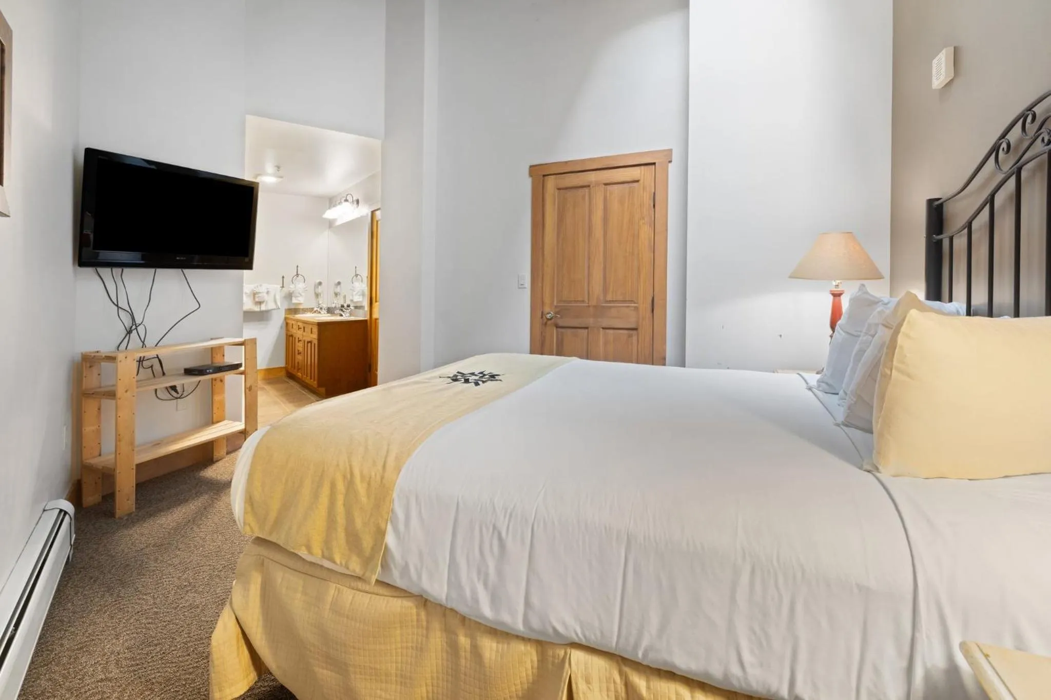 Bedroom, Bed in Red Hawk, A Vail Resorts Property