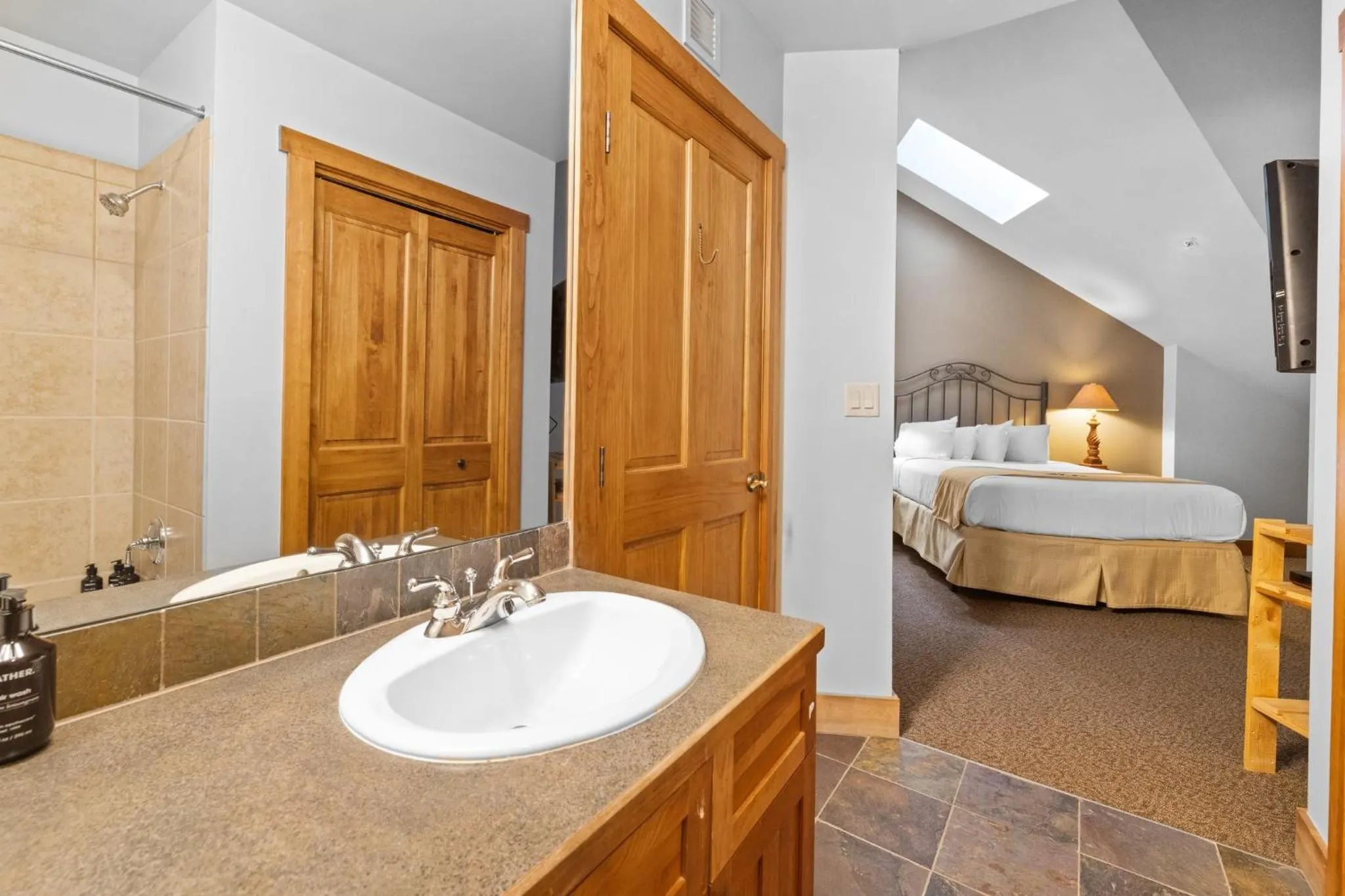 Bathroom, Bed in Red Hawk, A Vail Resorts Property