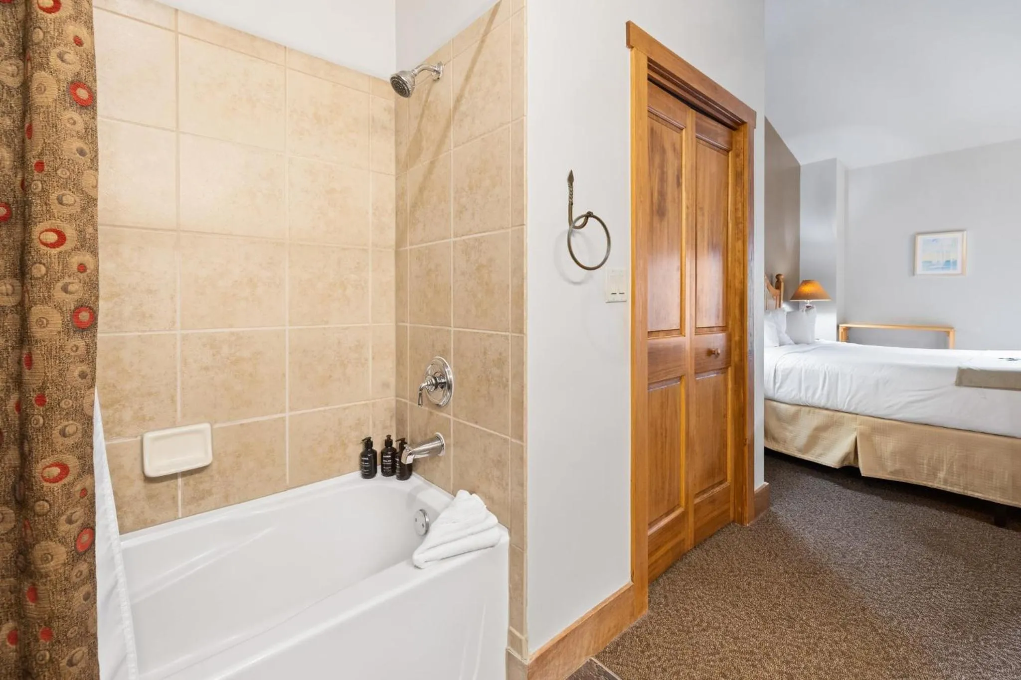 Bathroom, Bed in Red Hawk, A Vail Resorts Property
