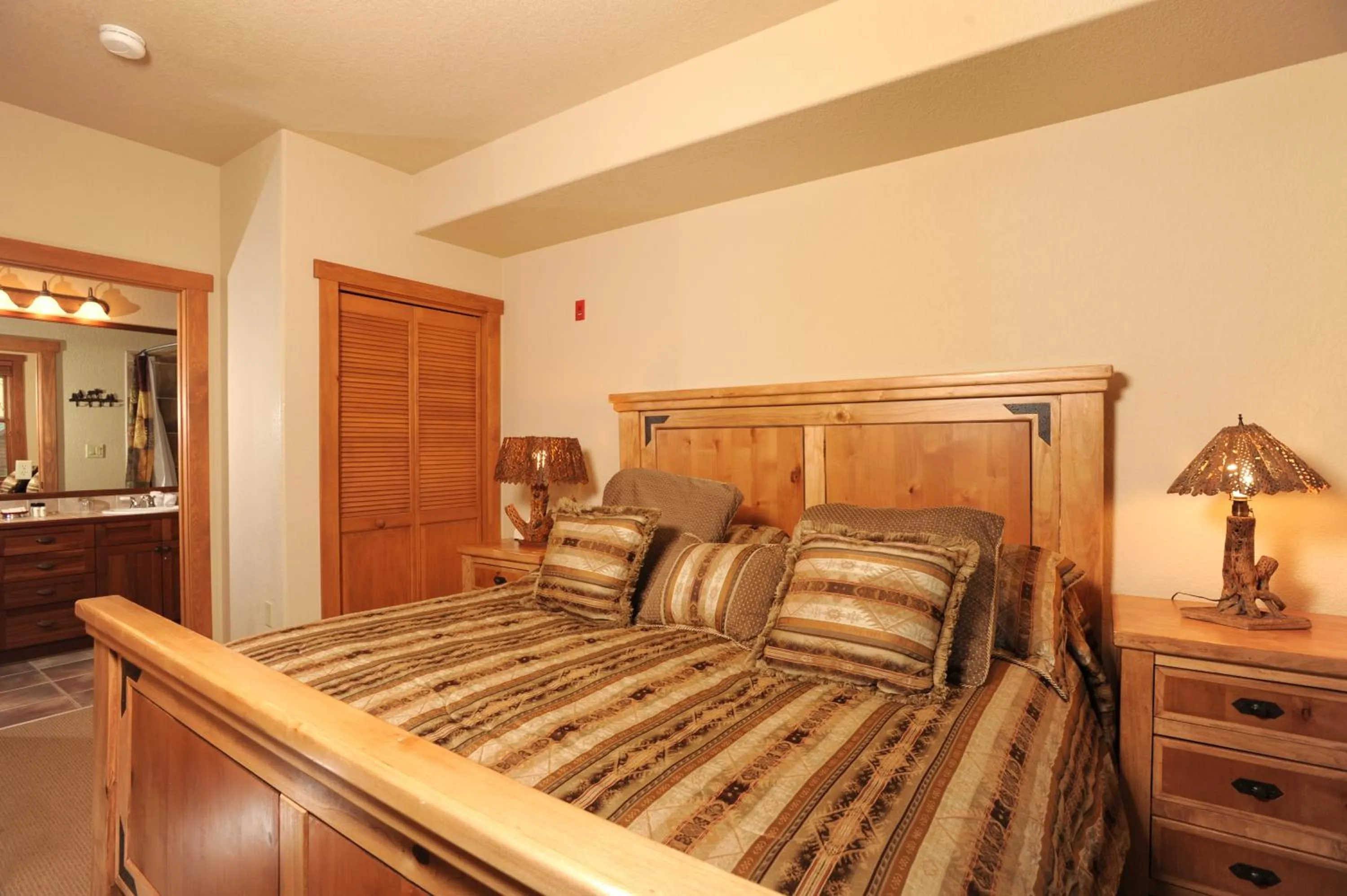 Bed in Red Hawk, A Vail Resorts Property