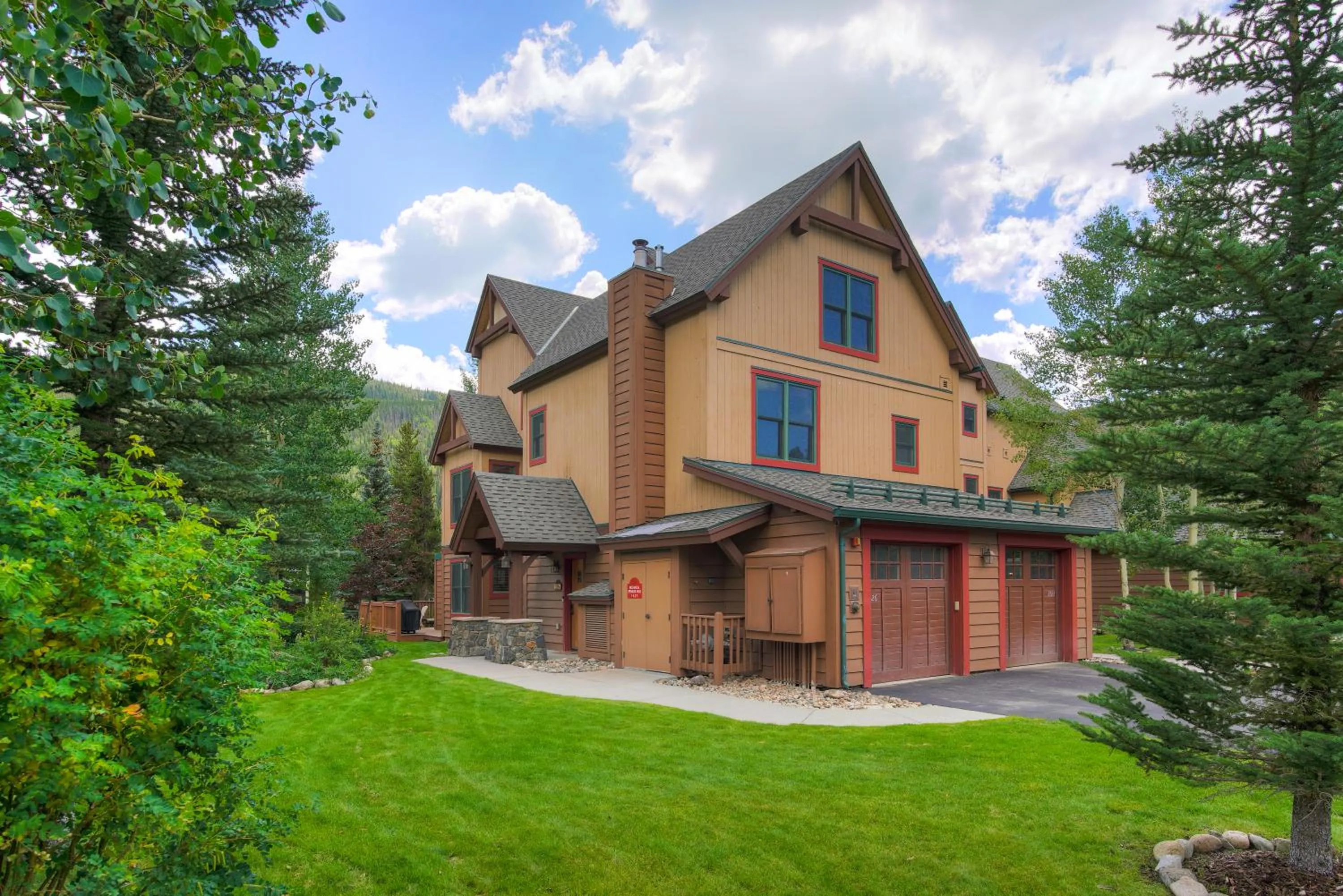 Property building in Red Hawk, A Vail Resorts Property
