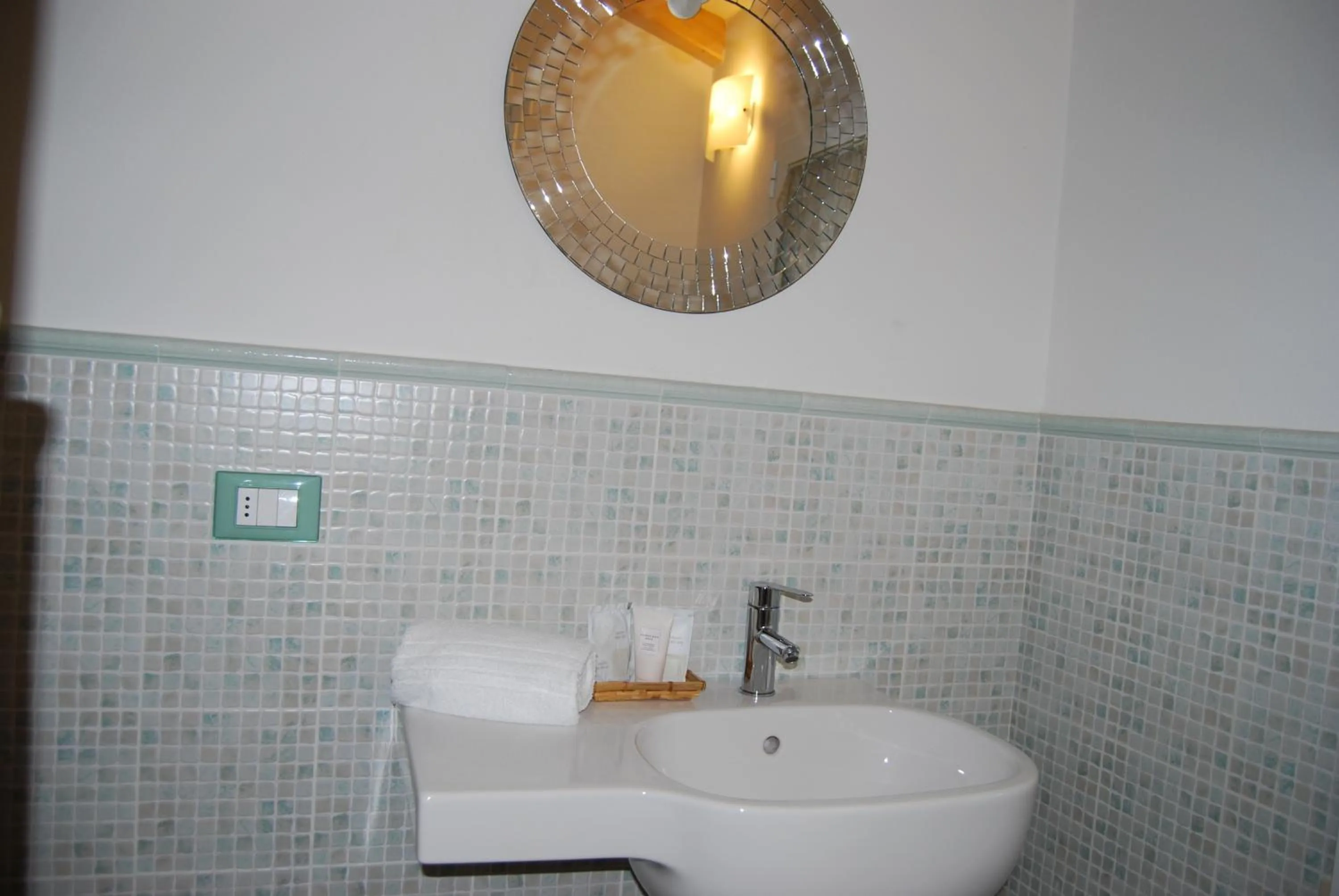 Bathroom in Burlamacco Gold