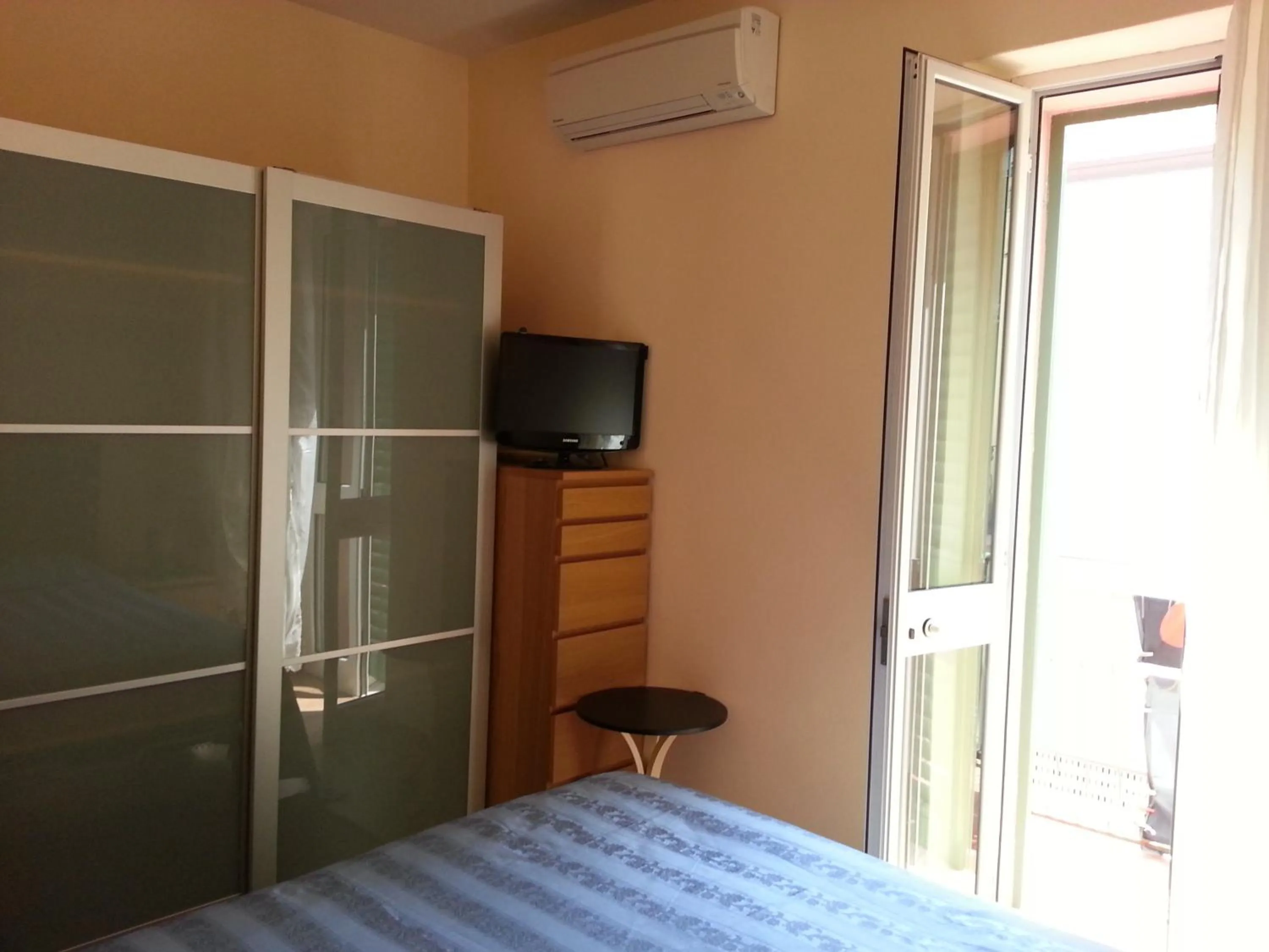 Balcony/Terrace, Bed in Burlamacco Gold