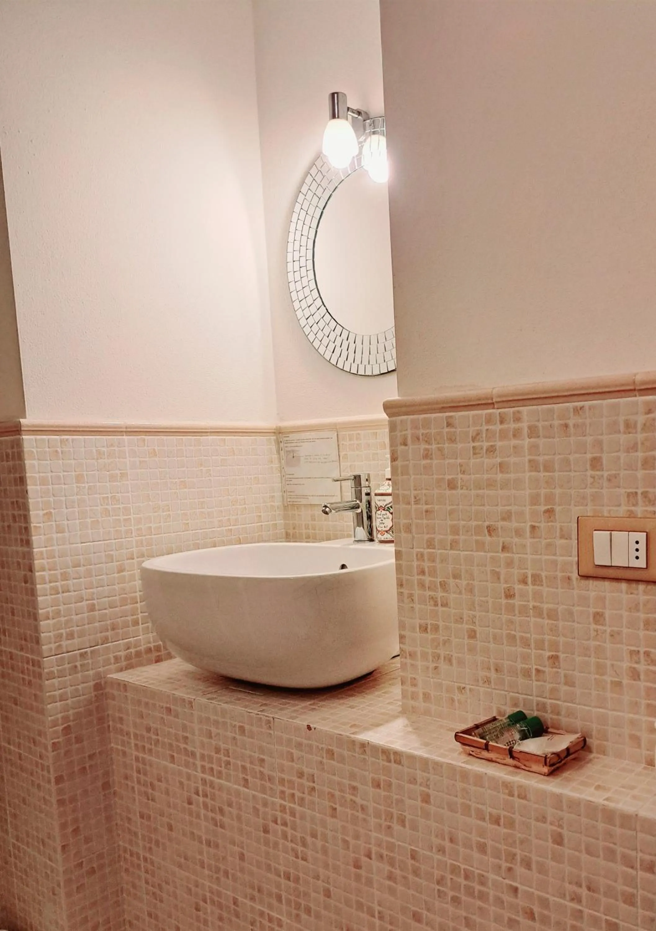 Bathroom in Burlamacco Gold