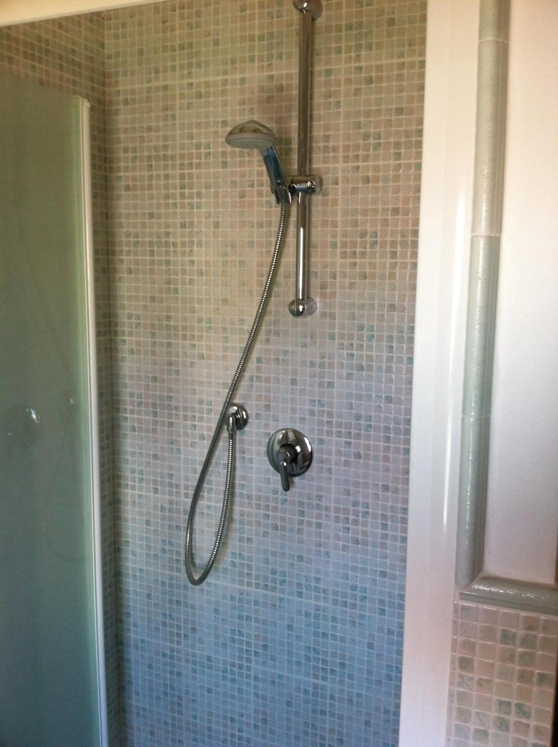 Shower in Burlamacco Gold