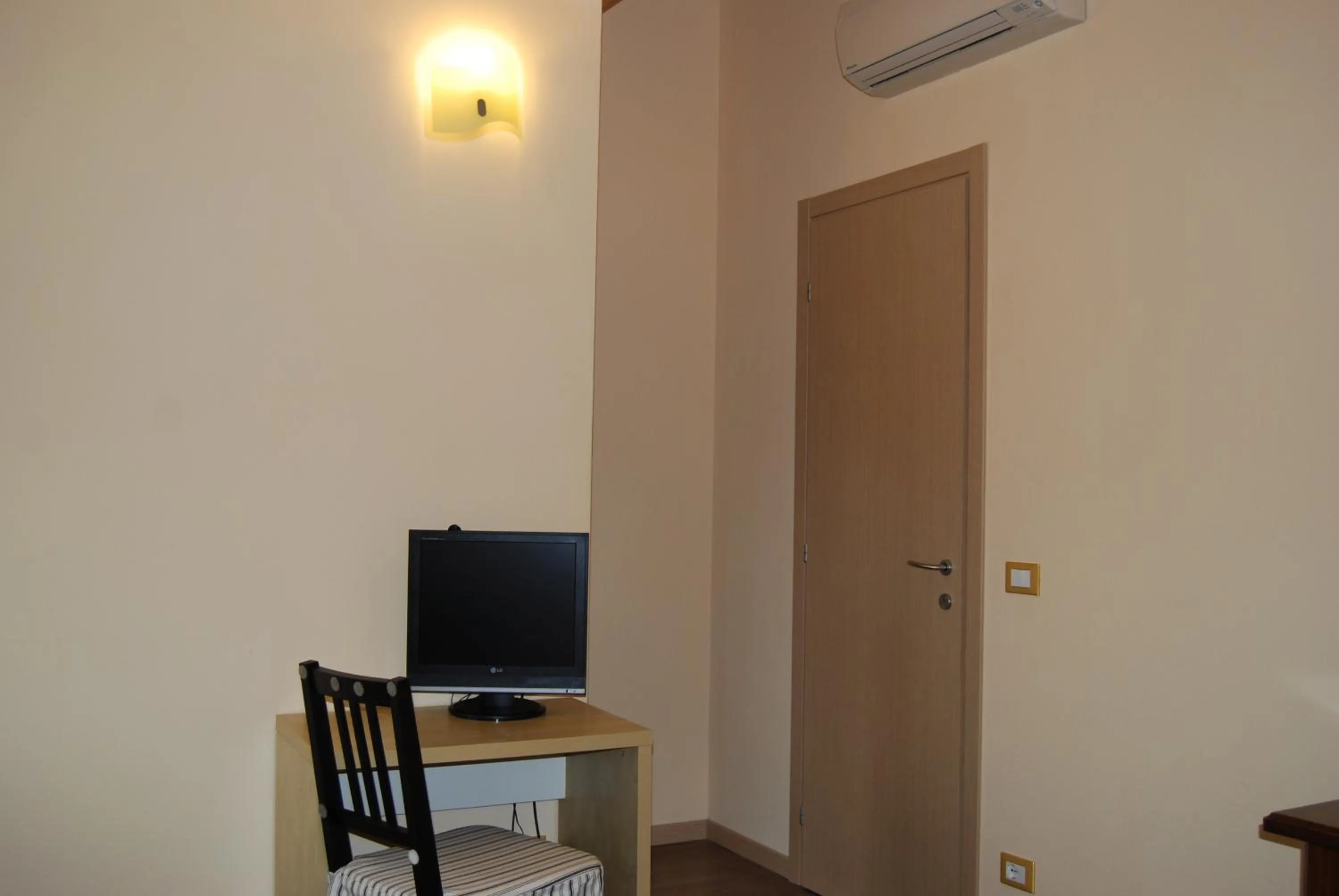 Bedroom in Burlamacco Gold