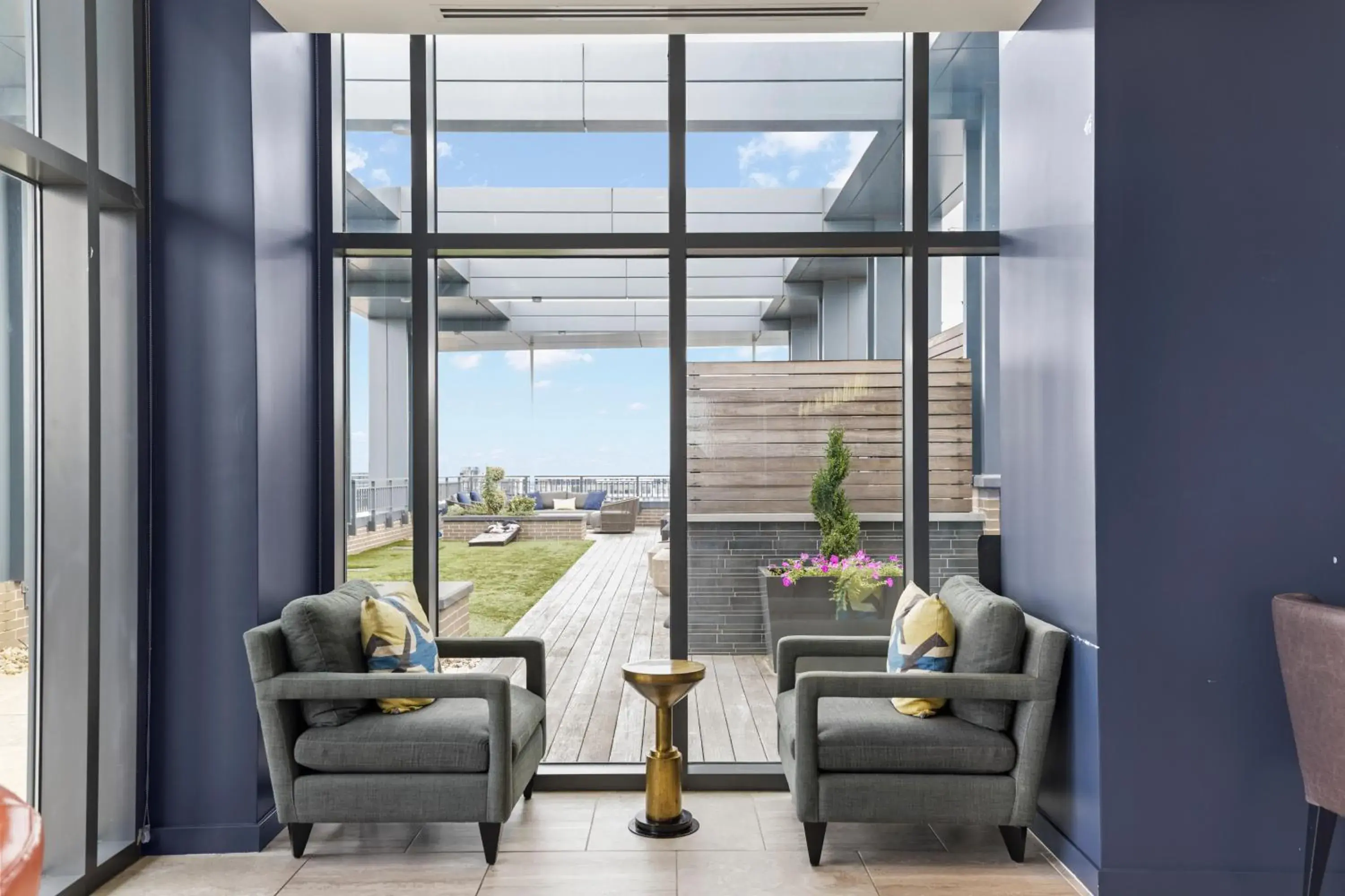 Lounge or bar in Placemakr Marymount Ballston Lounge or bar in Placemakr Marymount Ballston