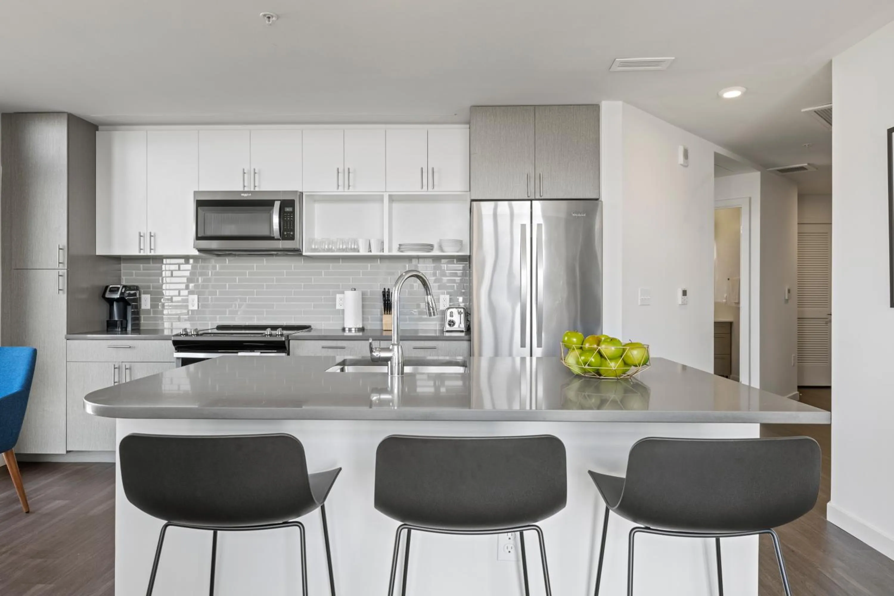 Dining area in Placemakr Marymount Ballston