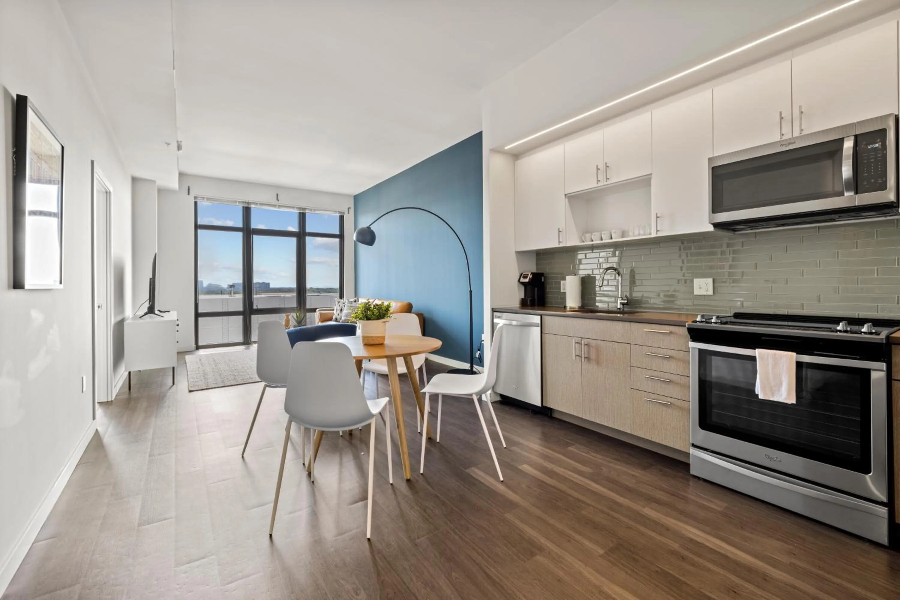 Dining area in Placemakr Marymount Ballston