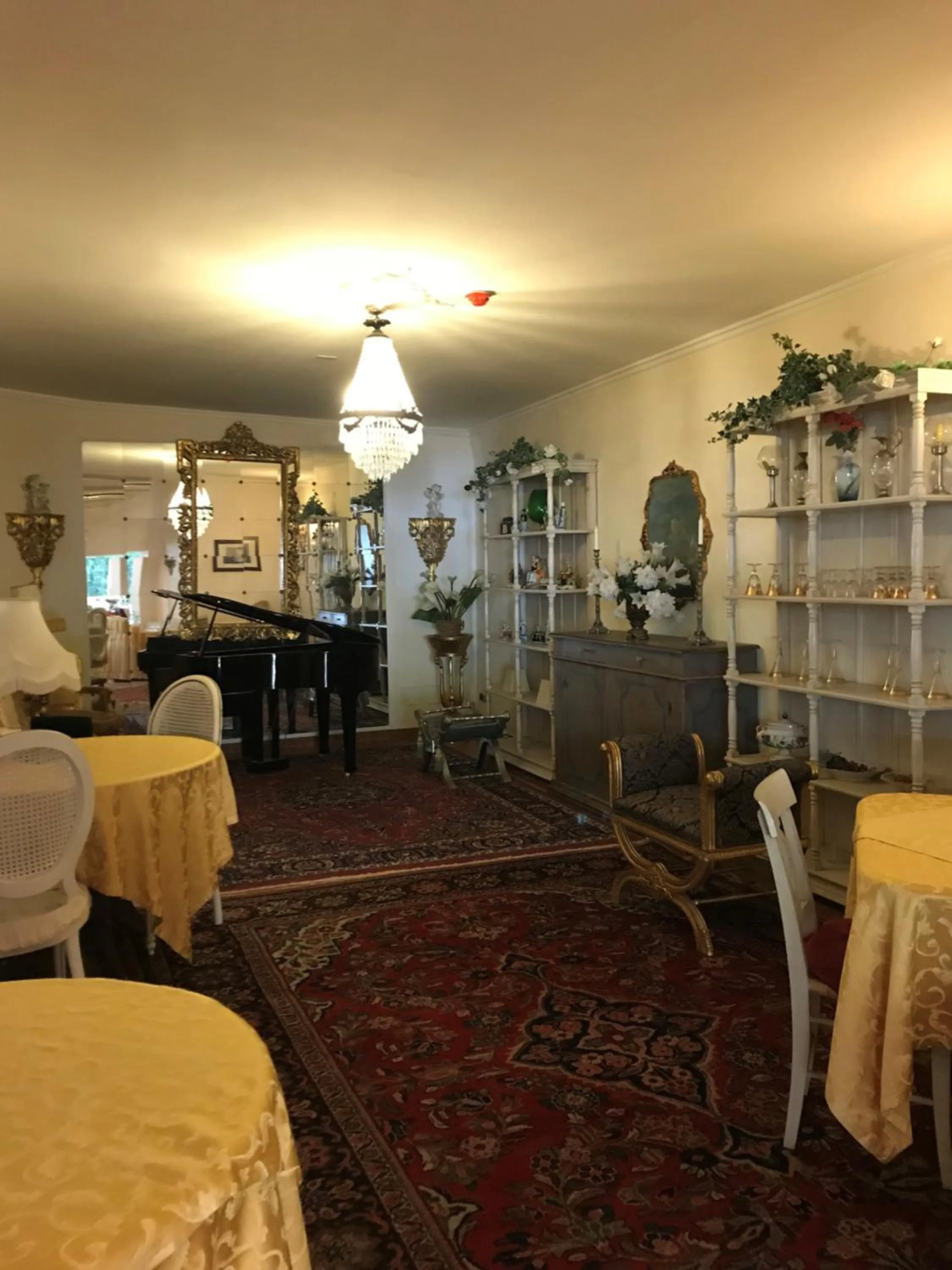 Communal lounge/ TV room in Hotel Villa Luisa