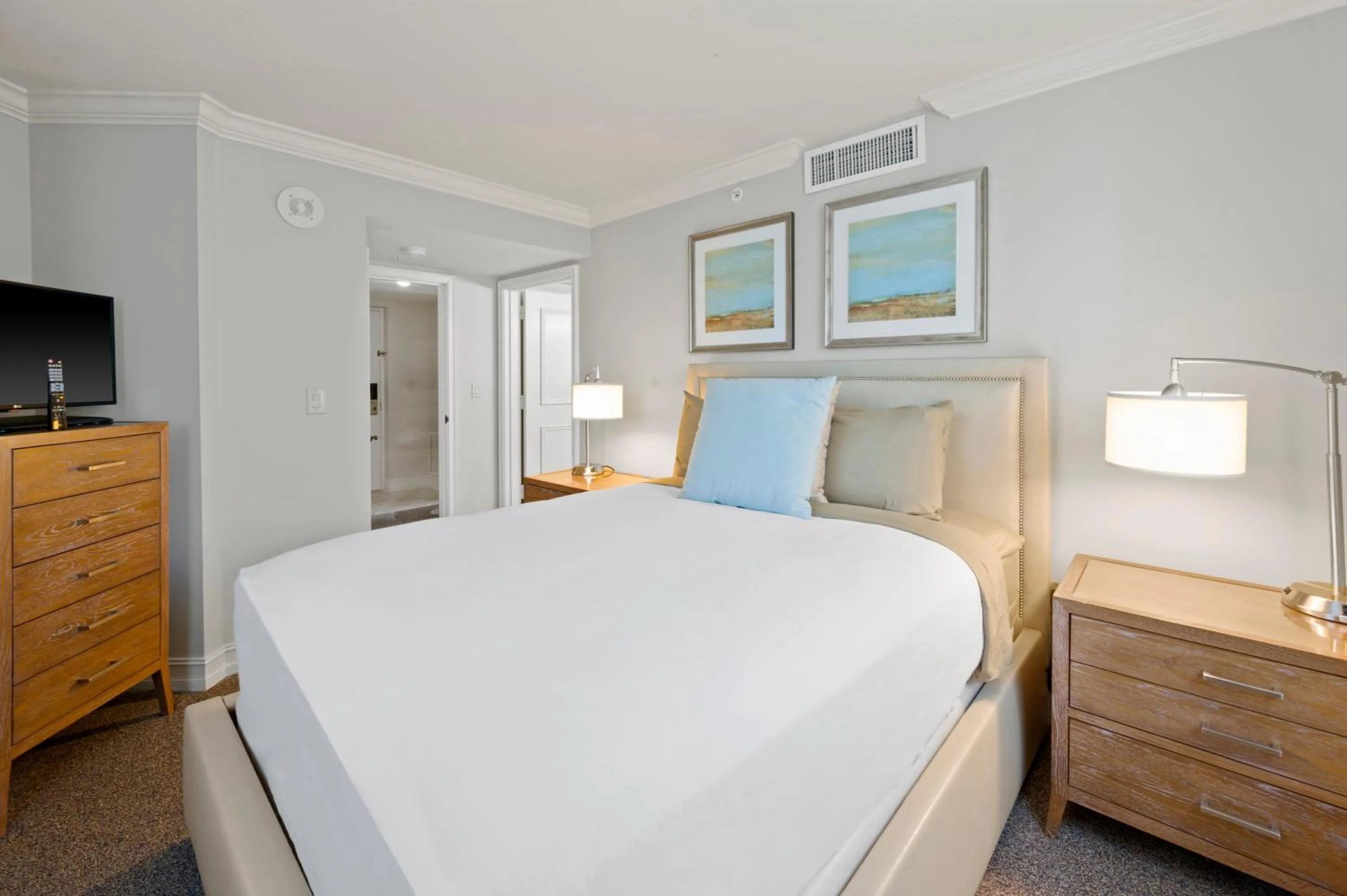 Bedroom, Bed in Marco Beach Ocean Suites