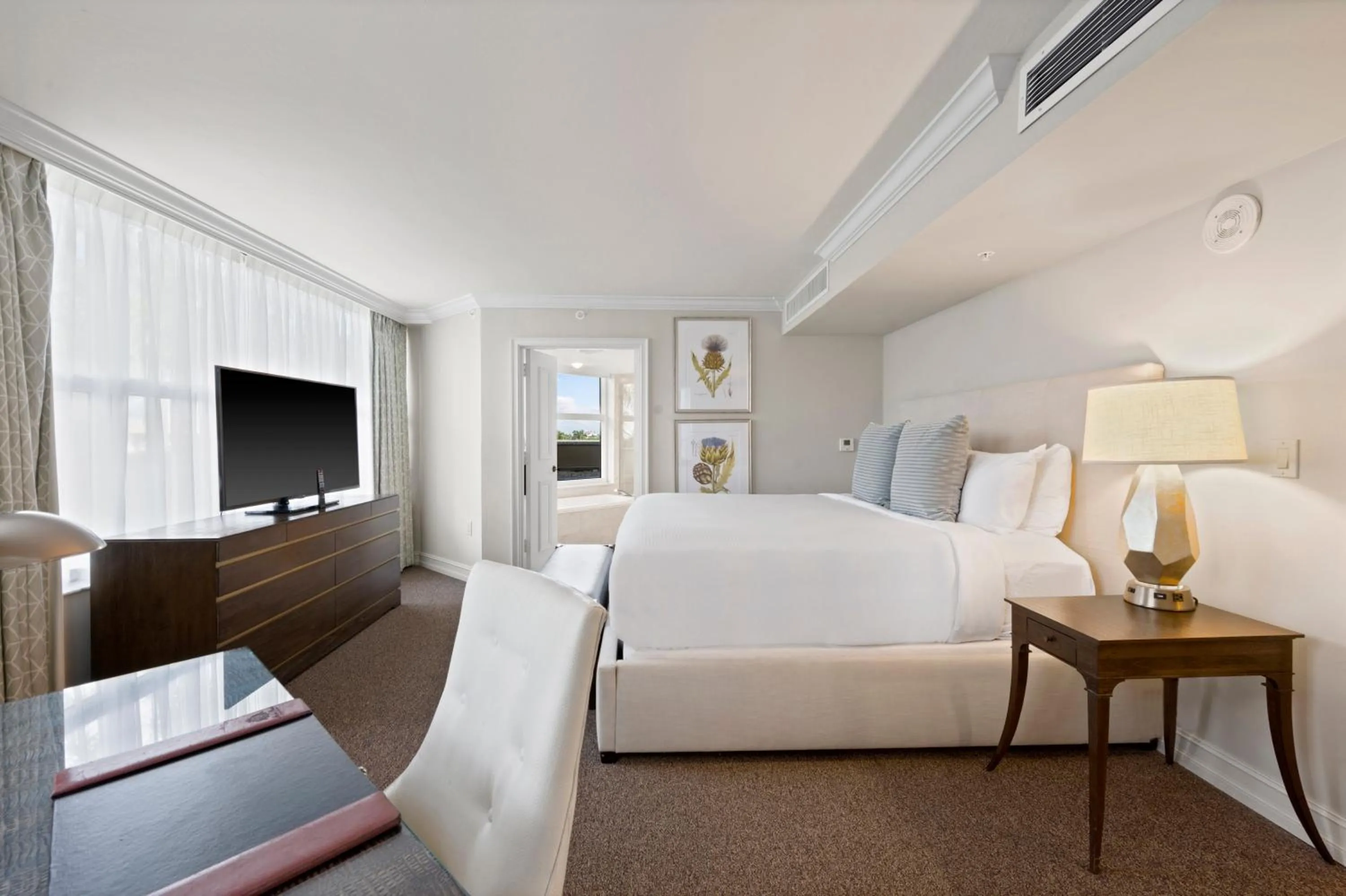 Bedroom, Bed in Marco Beach Ocean Suites